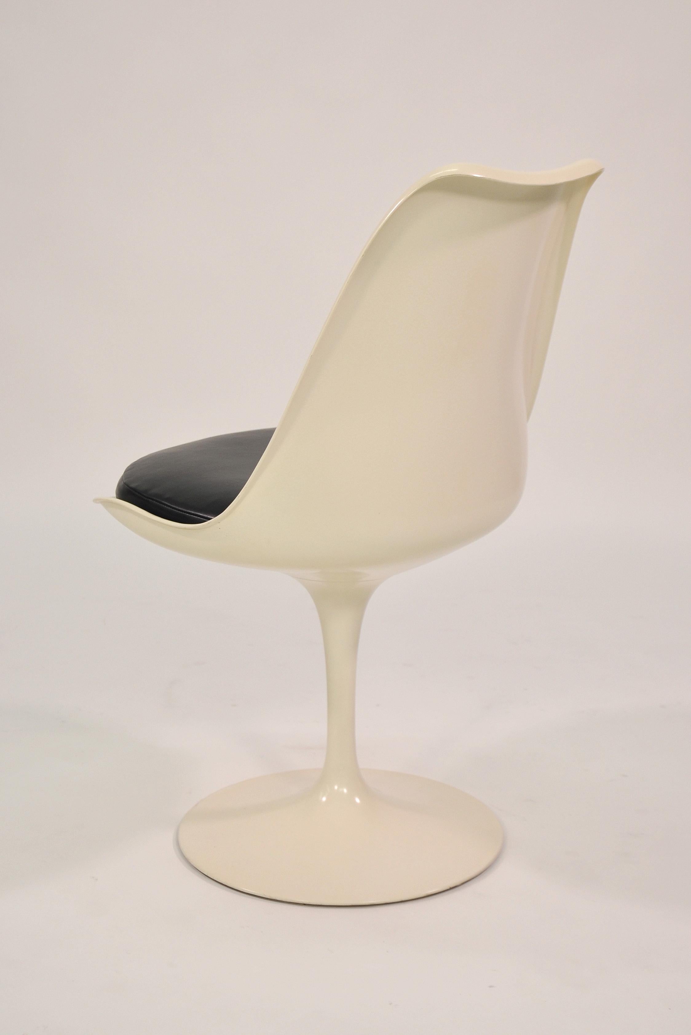 Mid-Century Modern Set of Four Eero Saarinen for Knoll Tulip Armless Dining Chairs