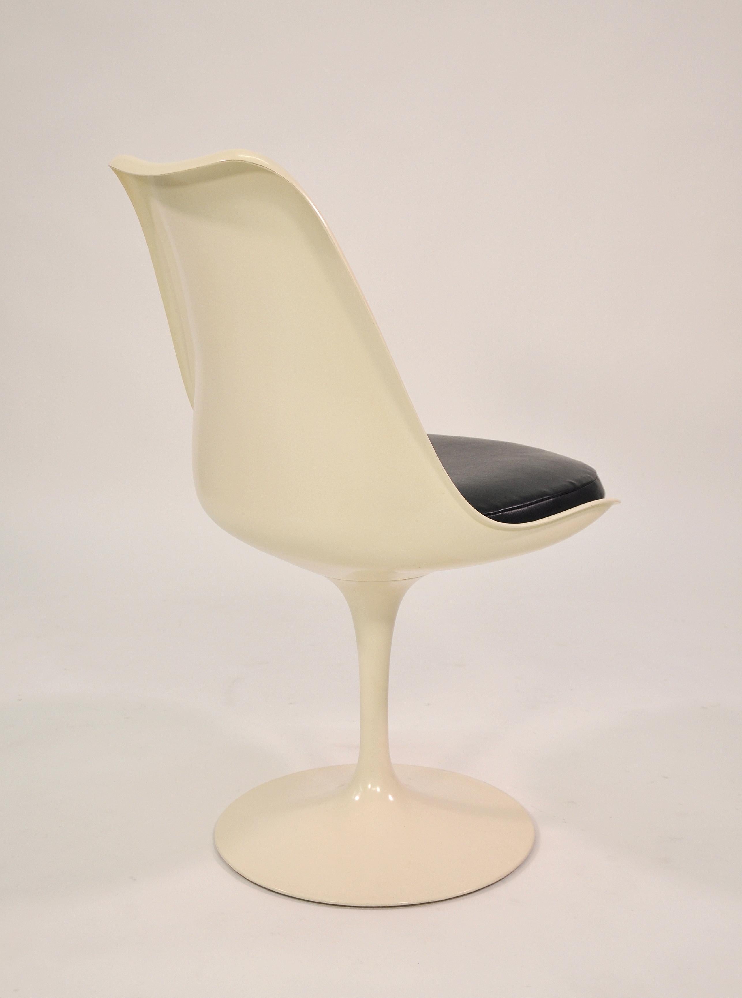 Set of Four Eero Saarinen for Knoll Tulip Armless Dining Chairs In Good Condition In Miami, FL