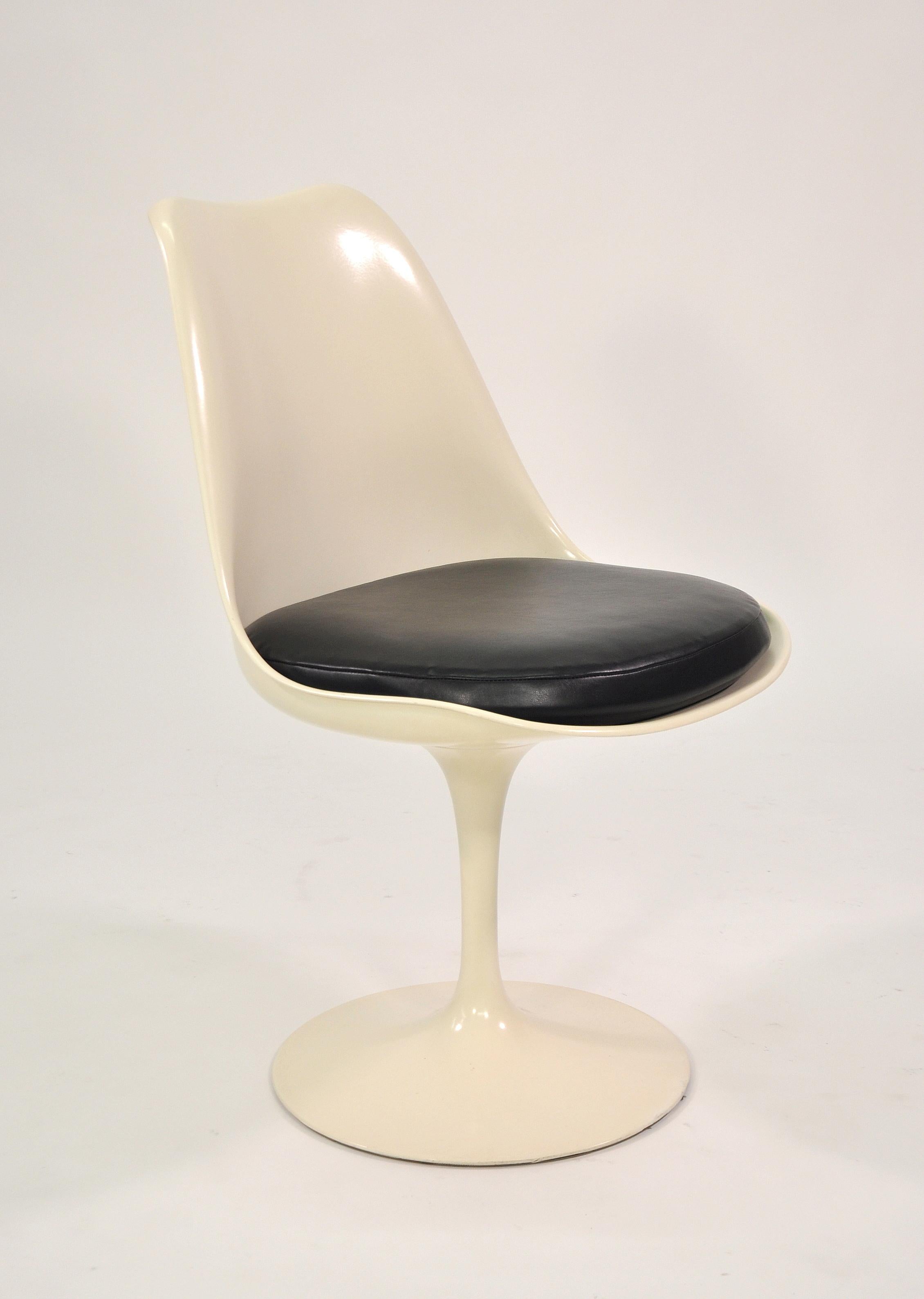 Aluminum Set of Four Eero Saarinen for Knoll Tulip Armless Dining Chairs