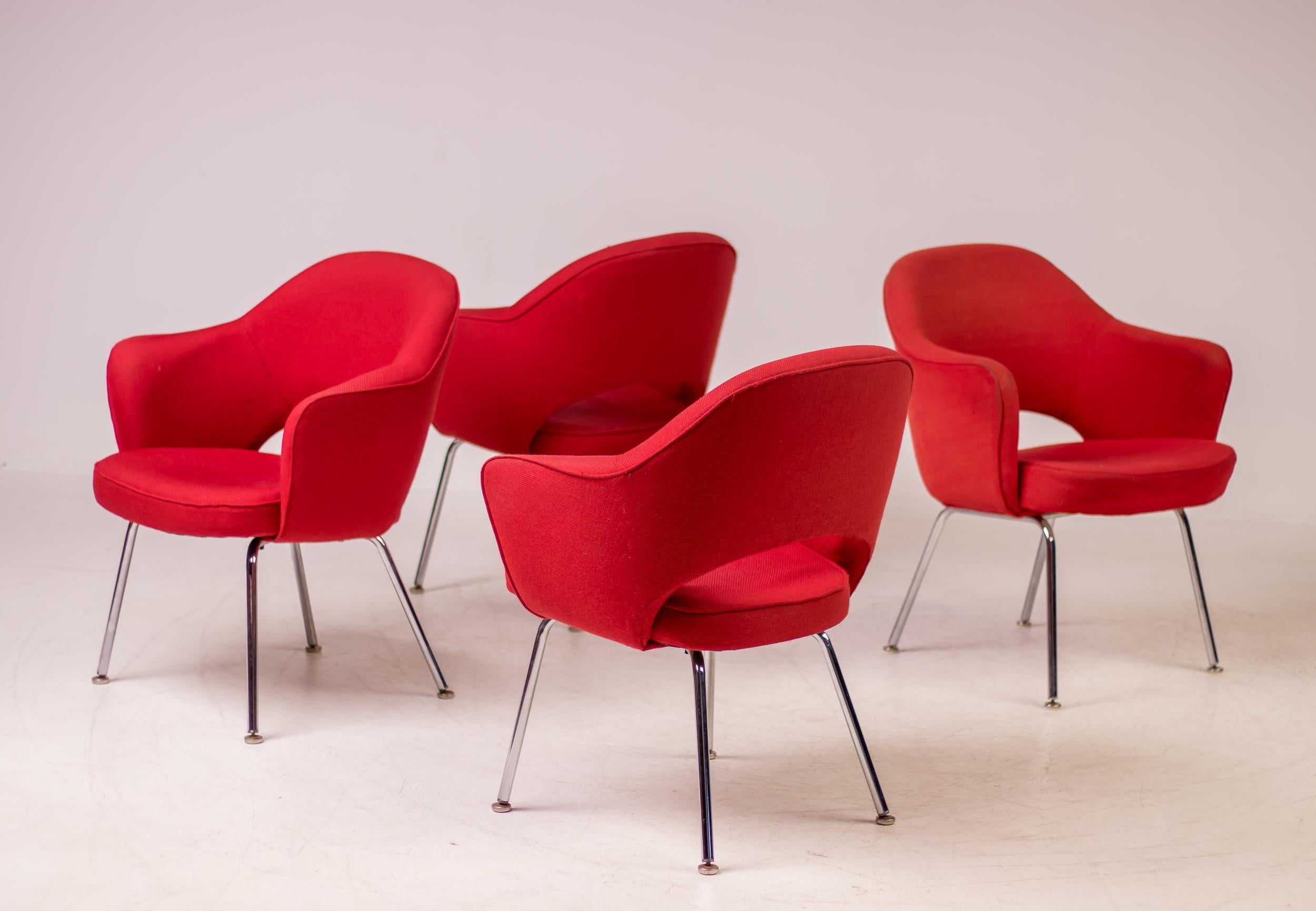 Présente dans presque tous les intérieurs conçus par Florence Knoll, la chaise de direction Saarinen est restée l'un des modèles les plus populaires de Knoll pendant près de 70 ans. Ce design, que l'on retrouve aujourd'hui aussi bien dans les salles