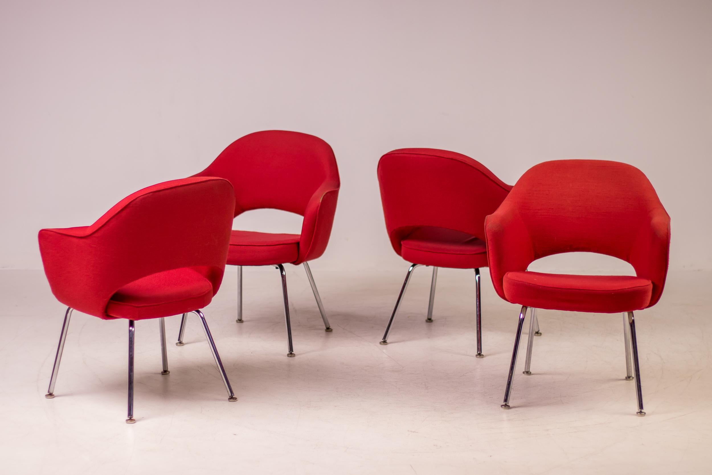 Set of Four Eero Saarinen Series 71 Executive Armchairs for Knoll For Sale 1