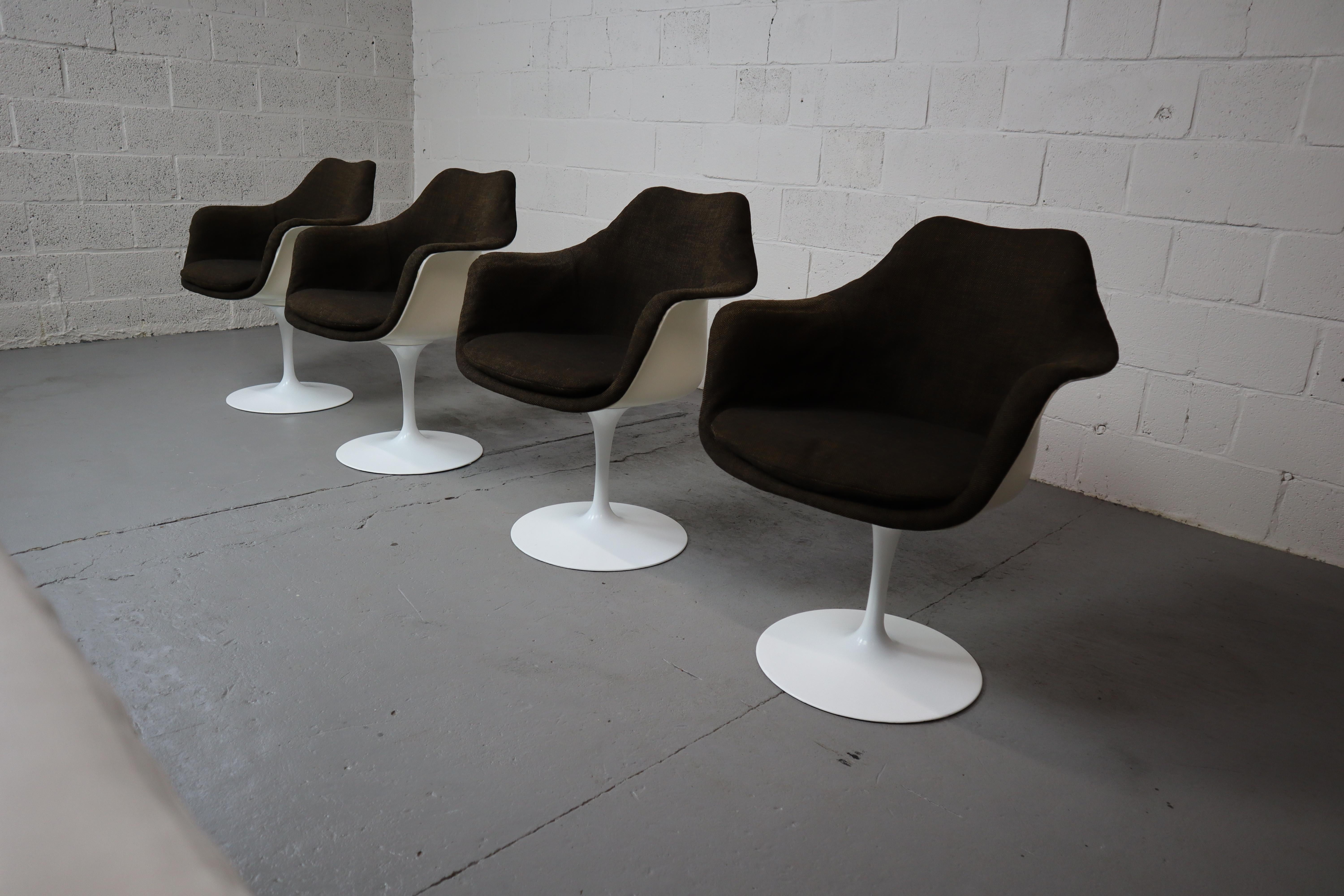 Juego de cuatro sillones Eero Saarinen Swivel Tulip Modelo 150, años 70, de Knoll Int. Era espacial en venta