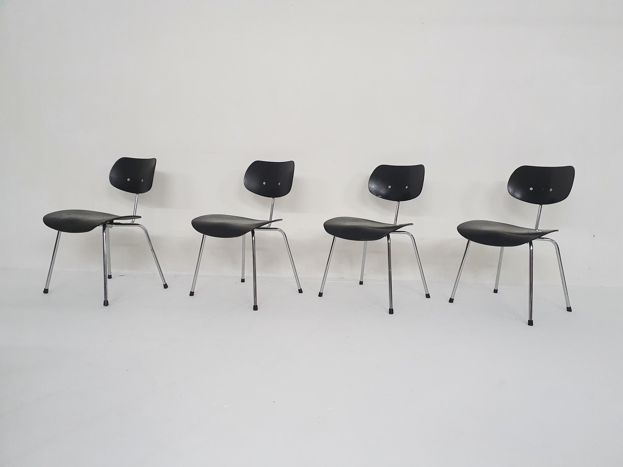 Mid-Century Modern Set of Four Egon Eiermann for Wilde Spieth SE68 Dining Chairs, Germany, 1993