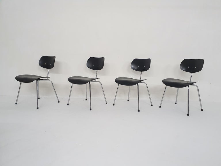 Mid-Century Modern Set of Four Egon Eiermann for Wilde Spieth SE68 Dining Chairs, Germany, 1993 For Sale