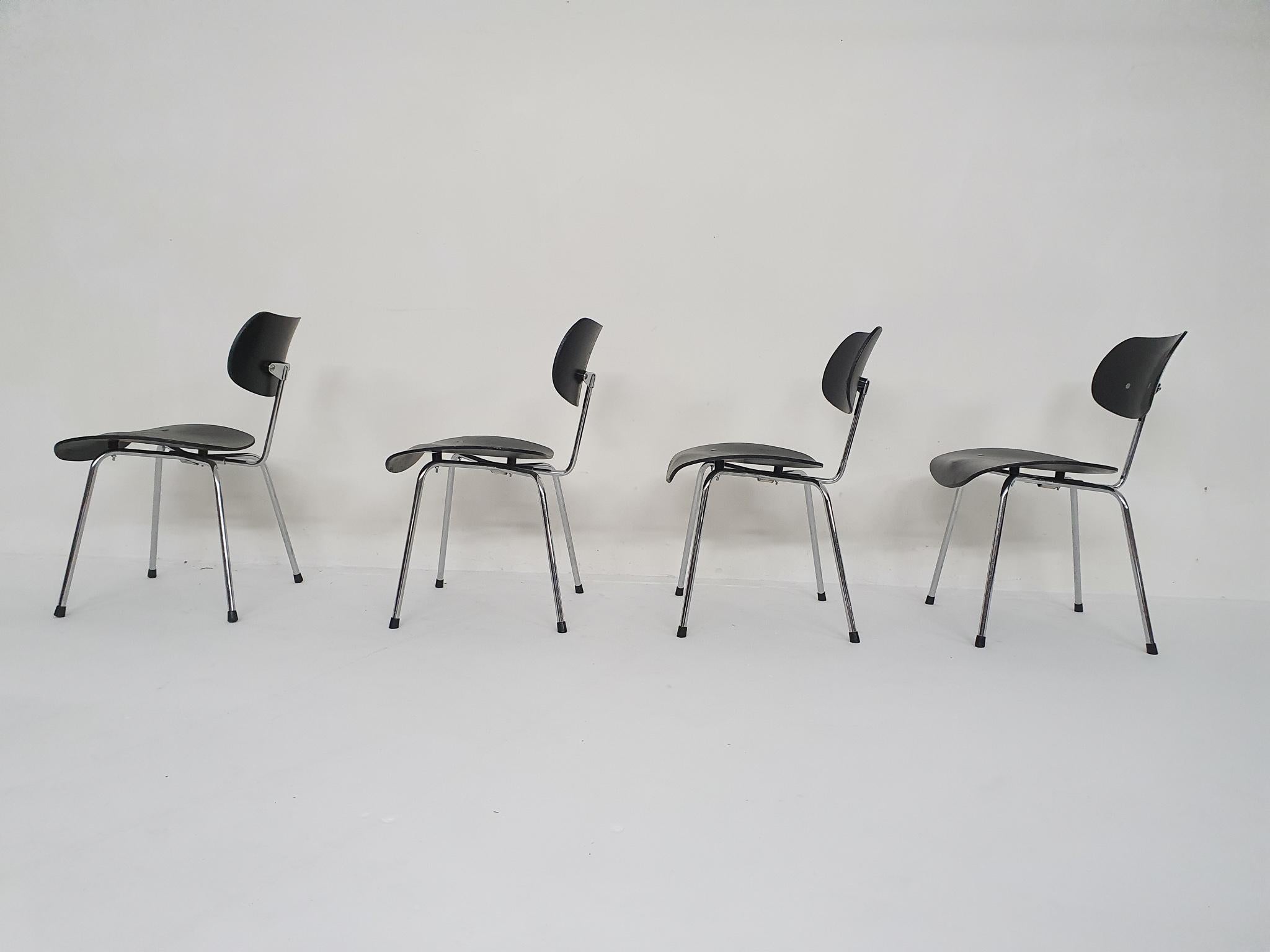 Set of Four Egon Eiermann for Wilde Spieth SE68 Dining Chairs, Germany, 1993 In Good Condition In Amsterdam, NL