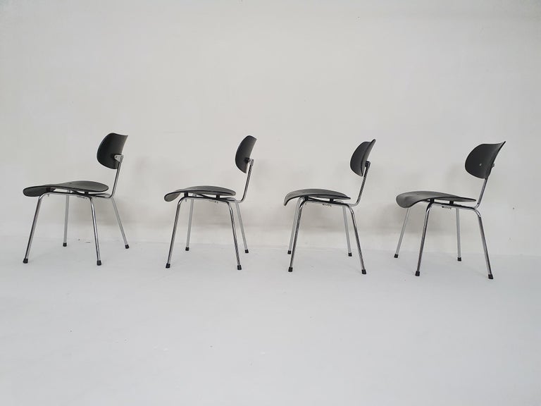 Set of Four Egon Eiermann for Wilde Spieth SE68 Dining Chairs, Germany, 1993 In Good Condition For Sale In Amsterdam, NL