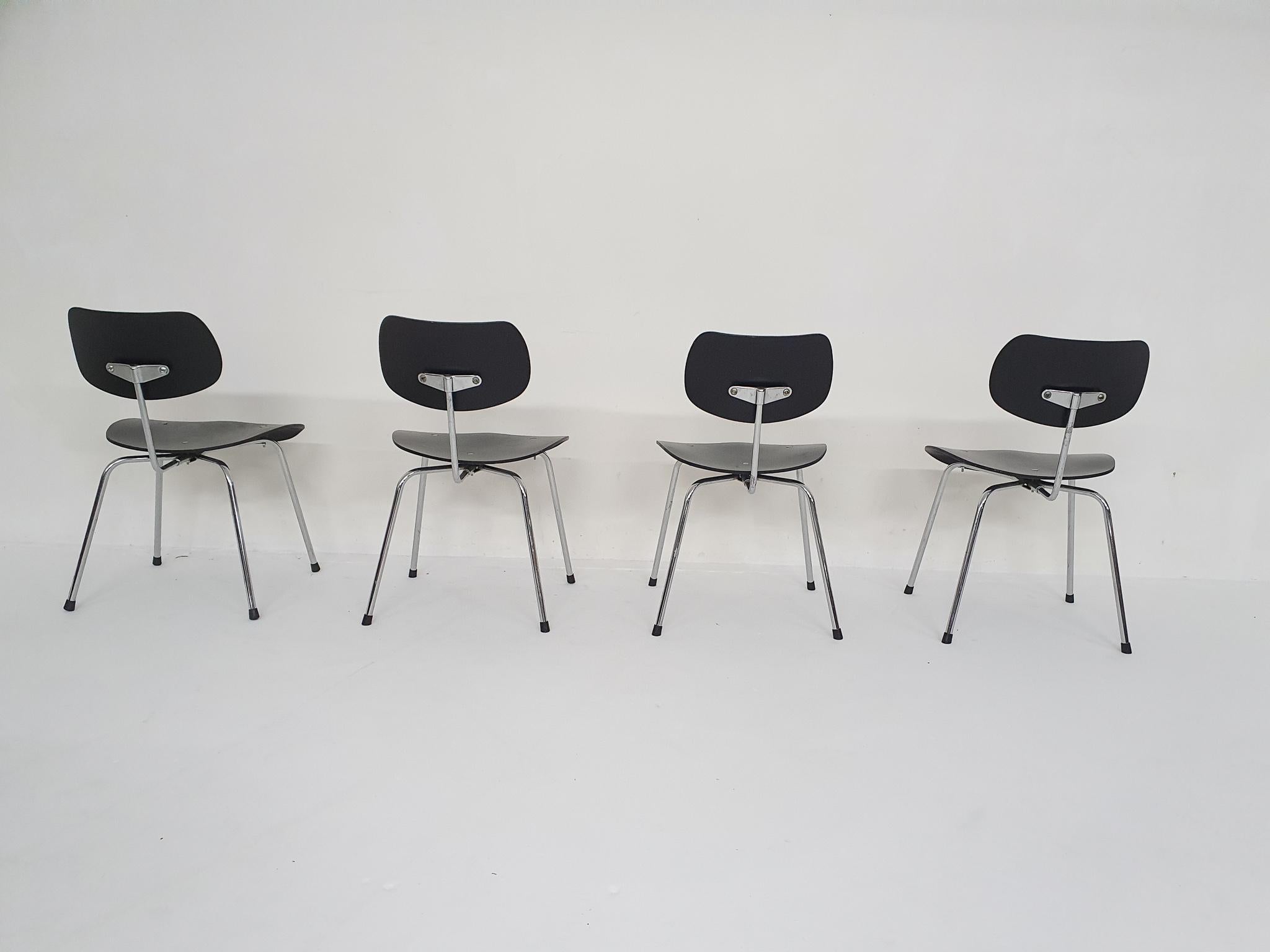 Late 20th Century Set of Four Egon Eiermann for Wilde Spieth SE68 Dining Chairs, Germany, 1993