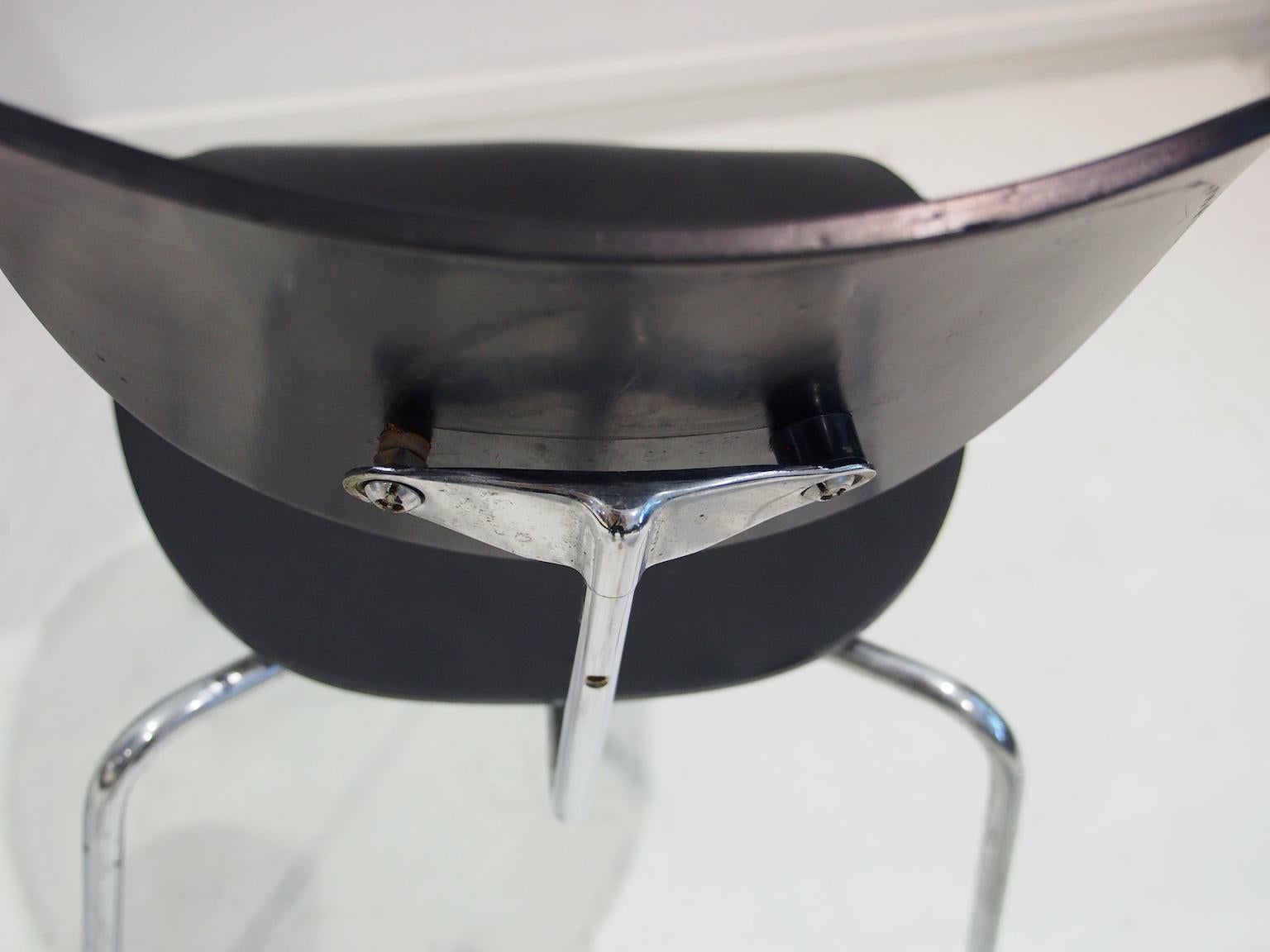 Set of Four Egon Eiermann Model SE 68 Black Lacquered Plywood and Steel Chairs For Sale 13