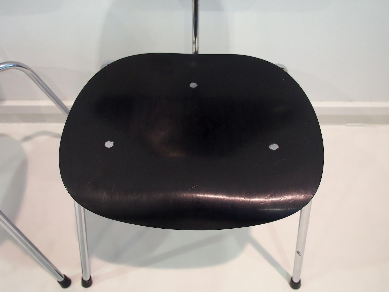 20th Century Set of Four Egon Eiermann Model SE 68 Black Lacquered Plywood and Steel Chairs For Sale