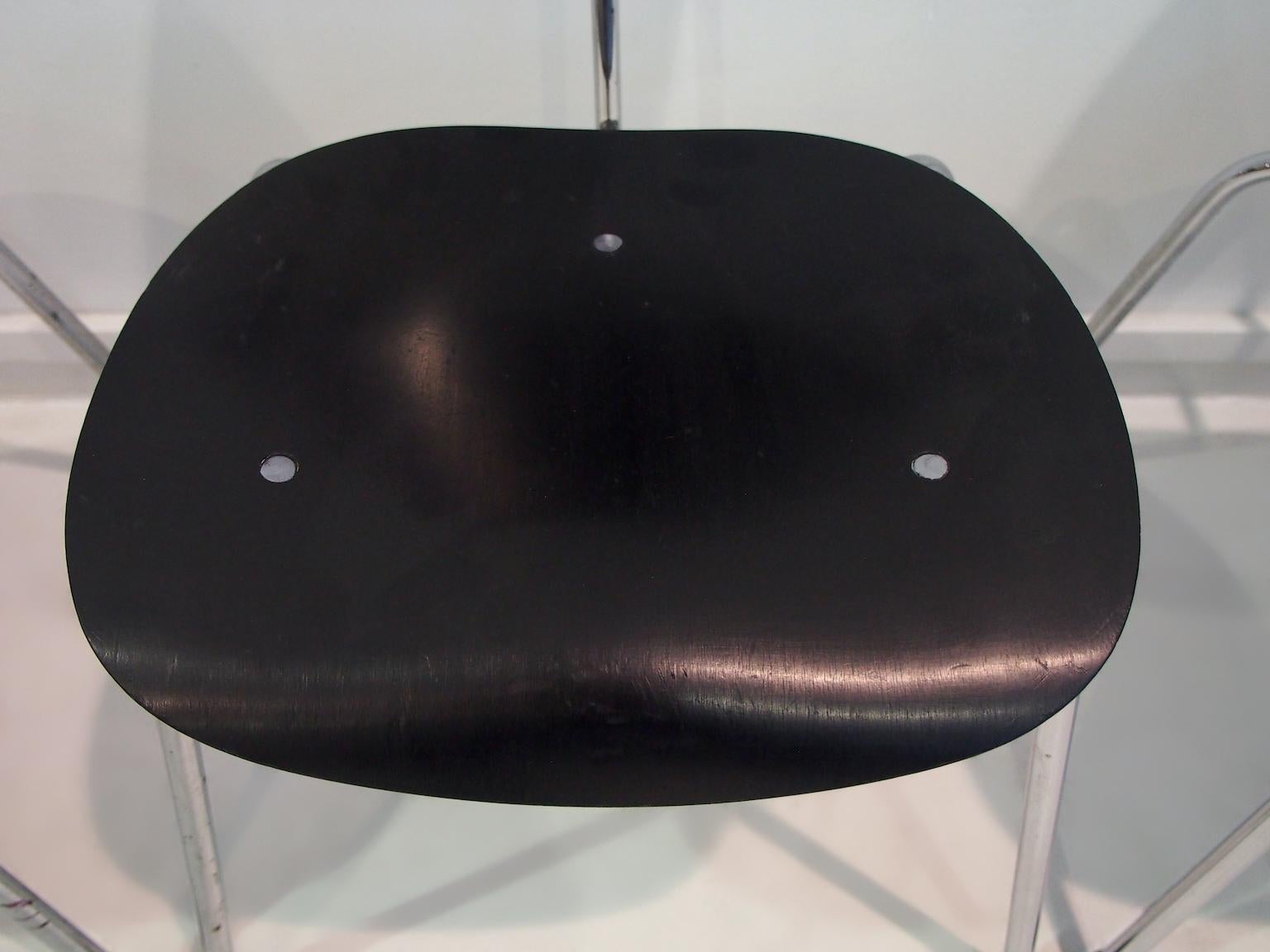 Set of Four Egon Eiermann Model SE 68 Black Lacquered Plywood and Steel Chairs For Sale 2