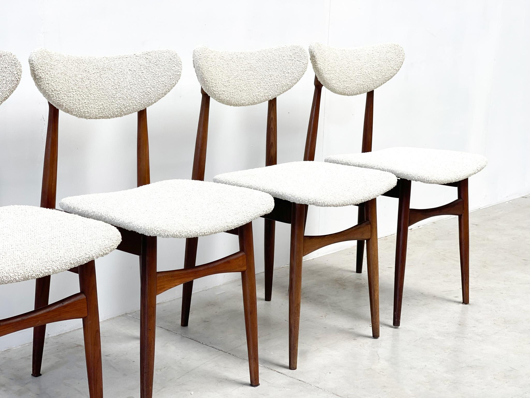 Set of four elegant Italian dining chairs In Good Condition For Sale In Nijlen, VAN