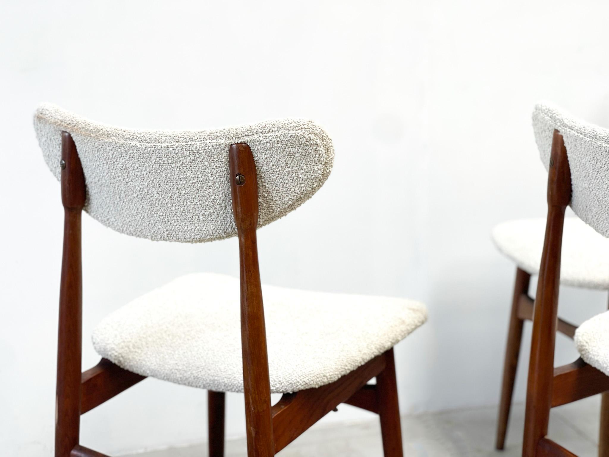 Wood Set of four elegant Italian dining chairs