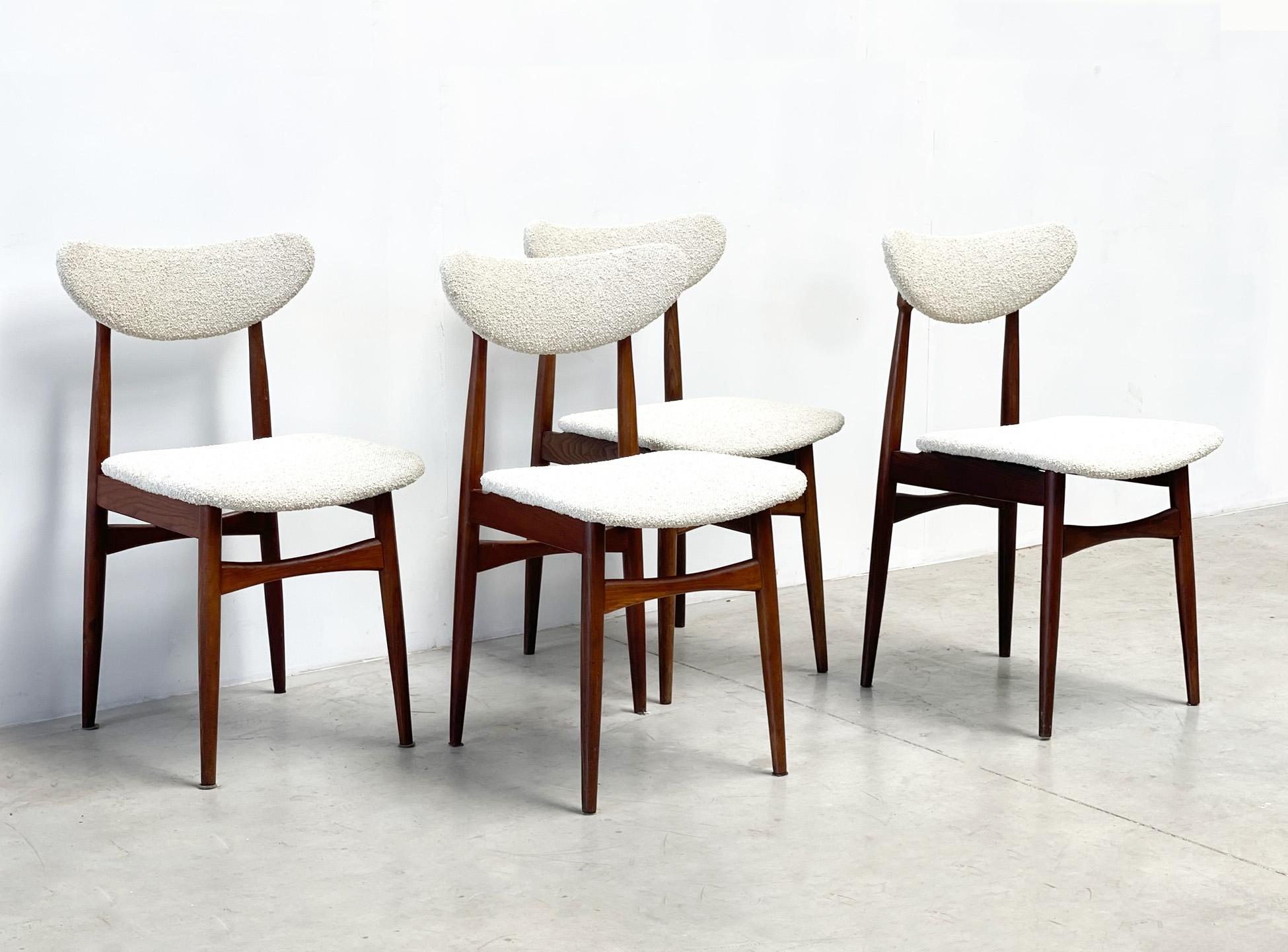 Set of four elegant Italian dining chairs For Sale 2