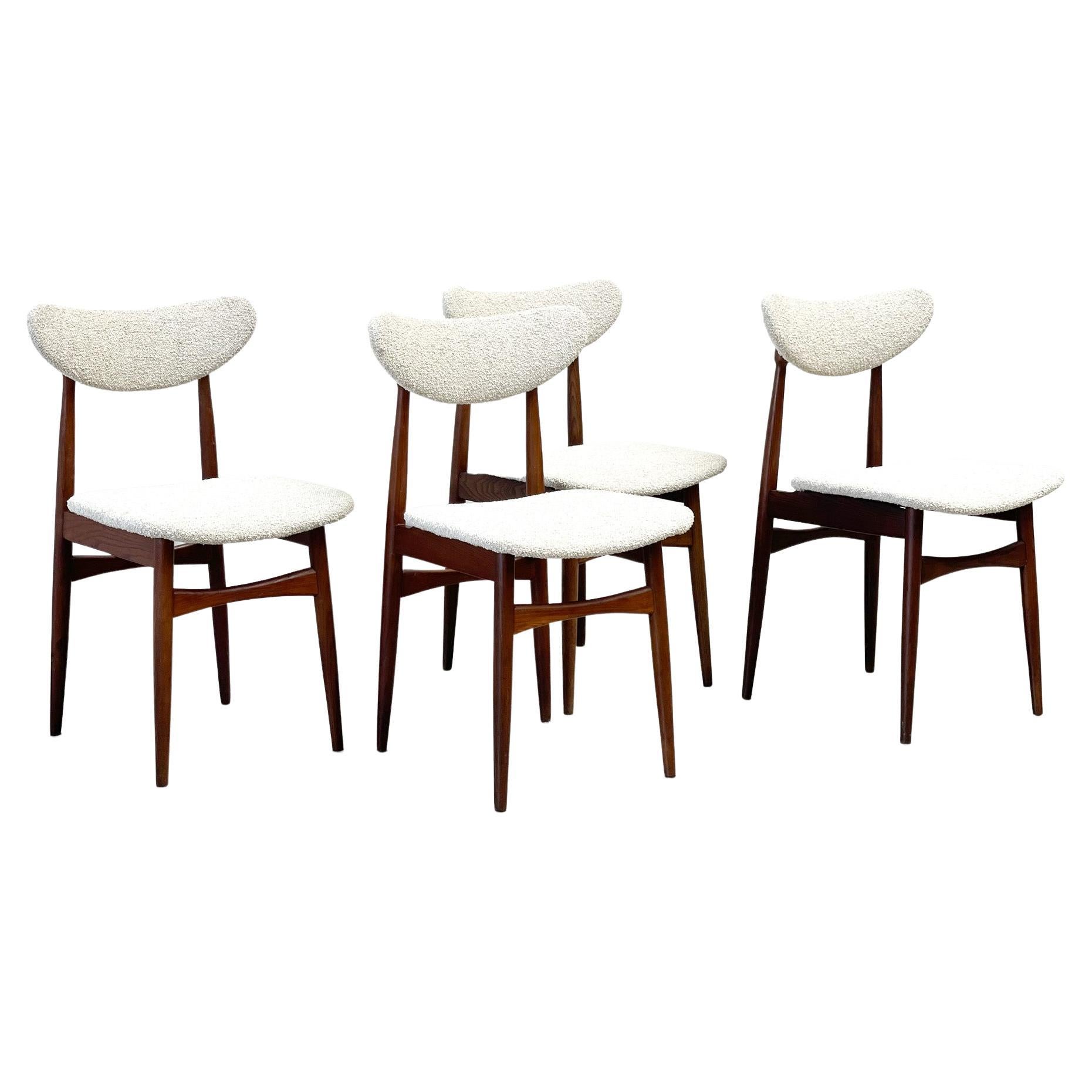 Set of four elegant Italian dining chairs For Sale