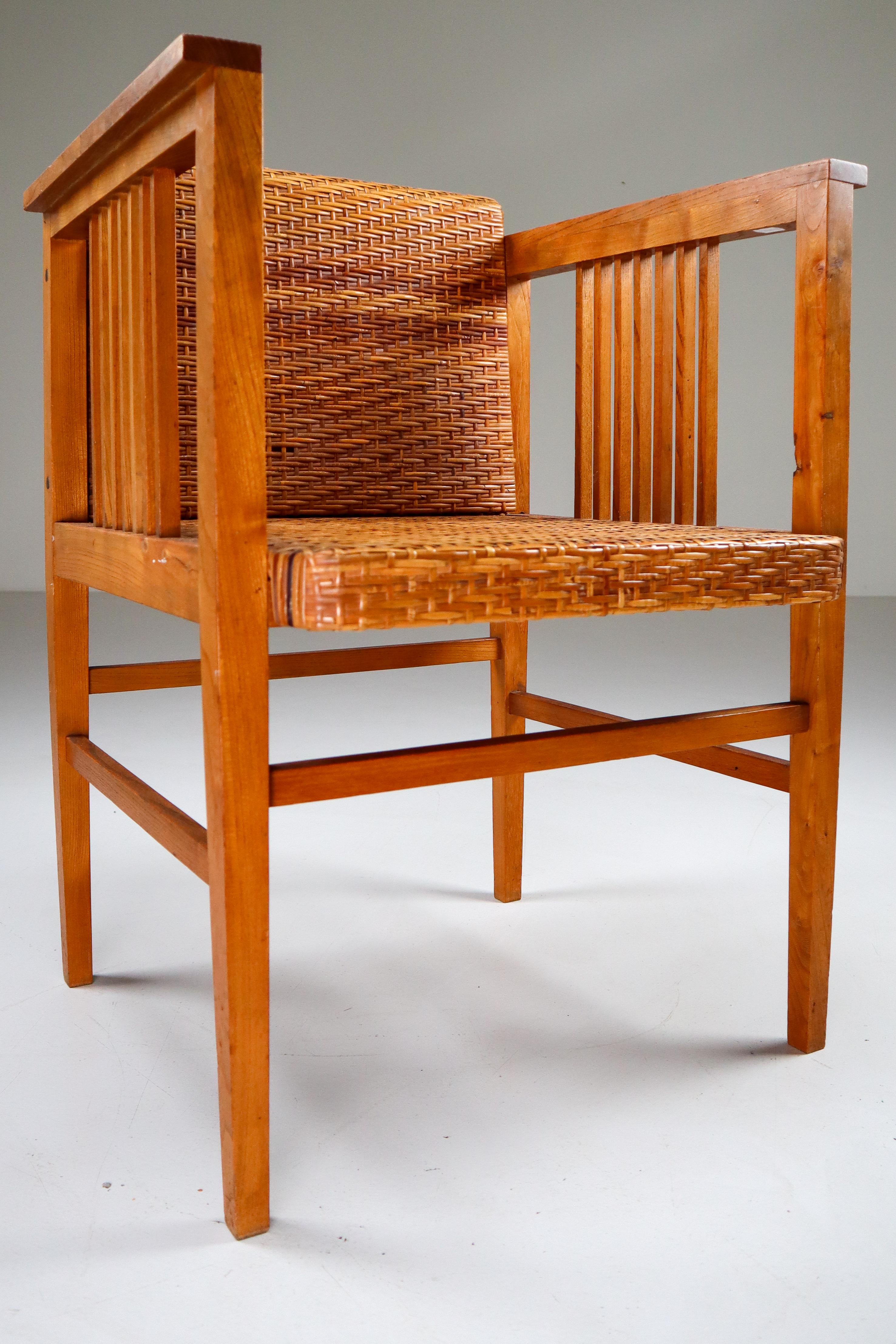 Set of 4 armchairs in elm and cane which were designed by Hans Vollmer made in Vienna, 1905-1910. Model 1/567 is executed by Prag - Rudniker Korbwaren Fabrication. Prag-Rudniker Korbwaren Fabrication decided during the turn to the 20th century to