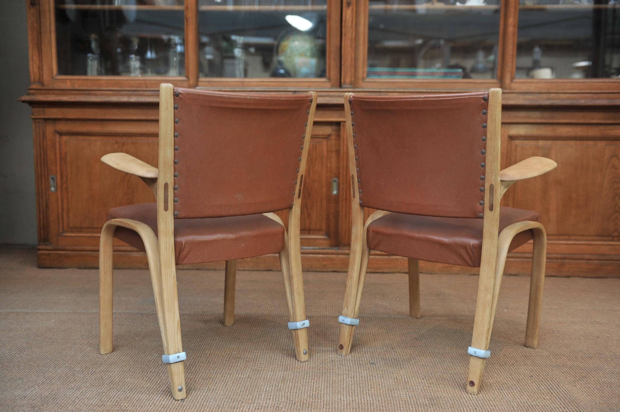 Set of Four Elm Wood Chairs by Bow Wood France, circa 1950 For Sale 1