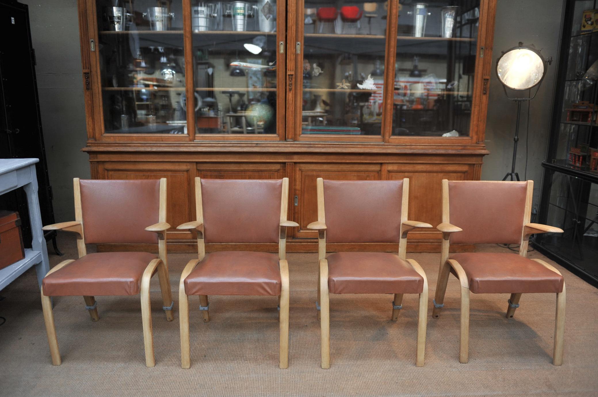 Set of Four Elm Wood Chairs by Bow Wood France, circa 1950 For Sale 2