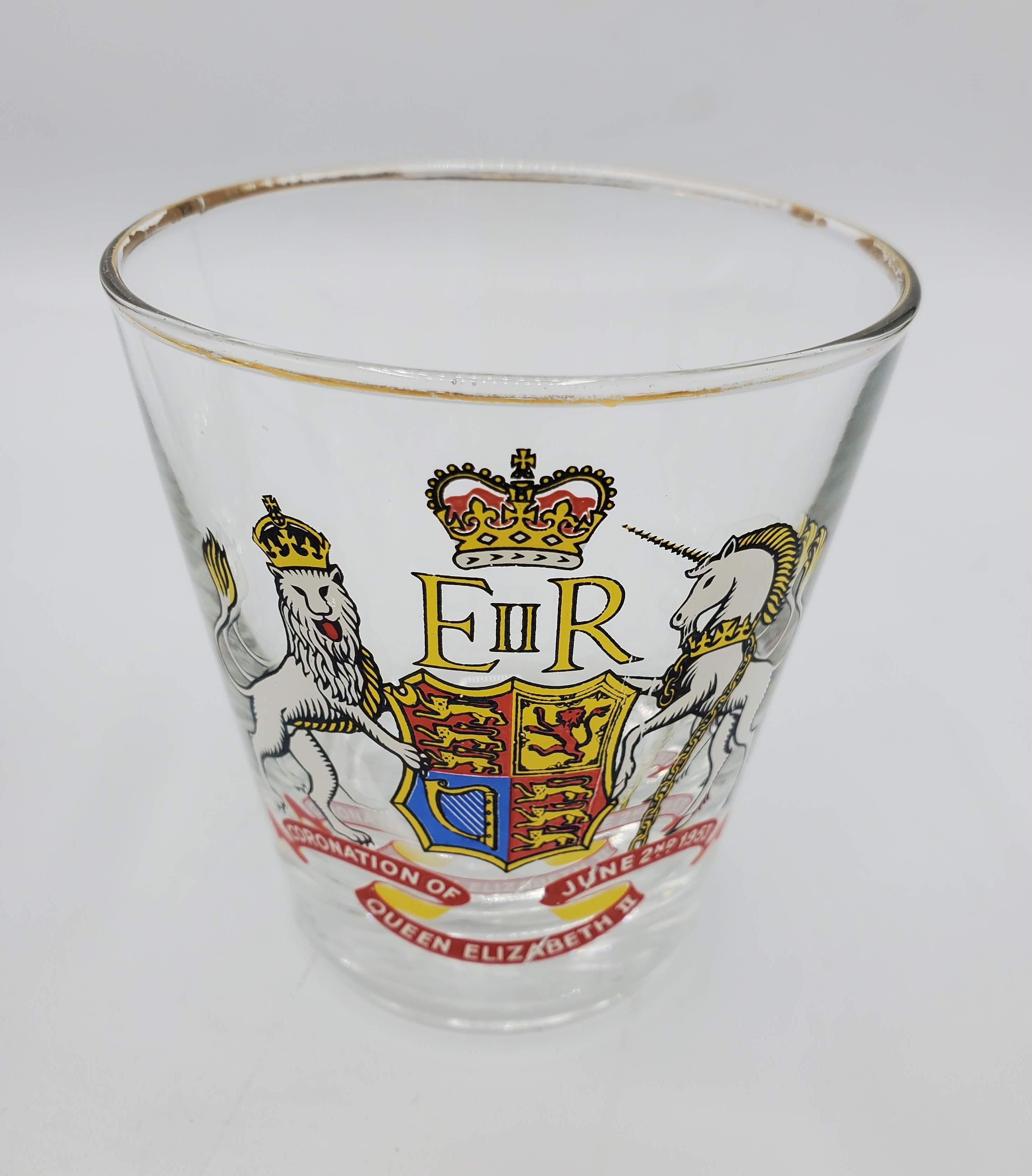 Set of Four English 1953 Queen Elizabeth II Coronation Souvenir Drinking Glasses In Good Condition In Middleburg, VA