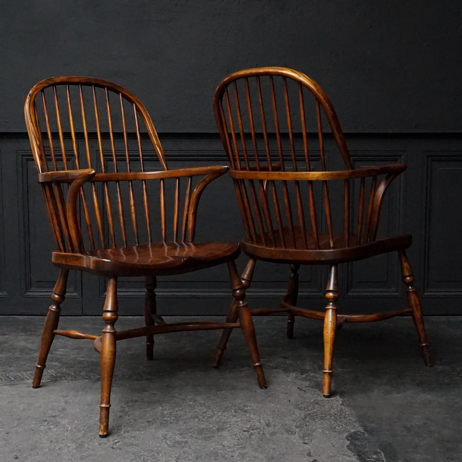 Set of Four English 19th Century Yew and Elm Wood Windsor Bow-Back Armchairs 2