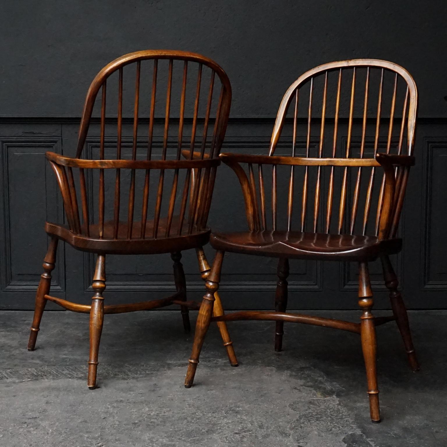 Set of Four English 19th Century Yew and Elm Wood Windsor Bow-Back Armchairs 5