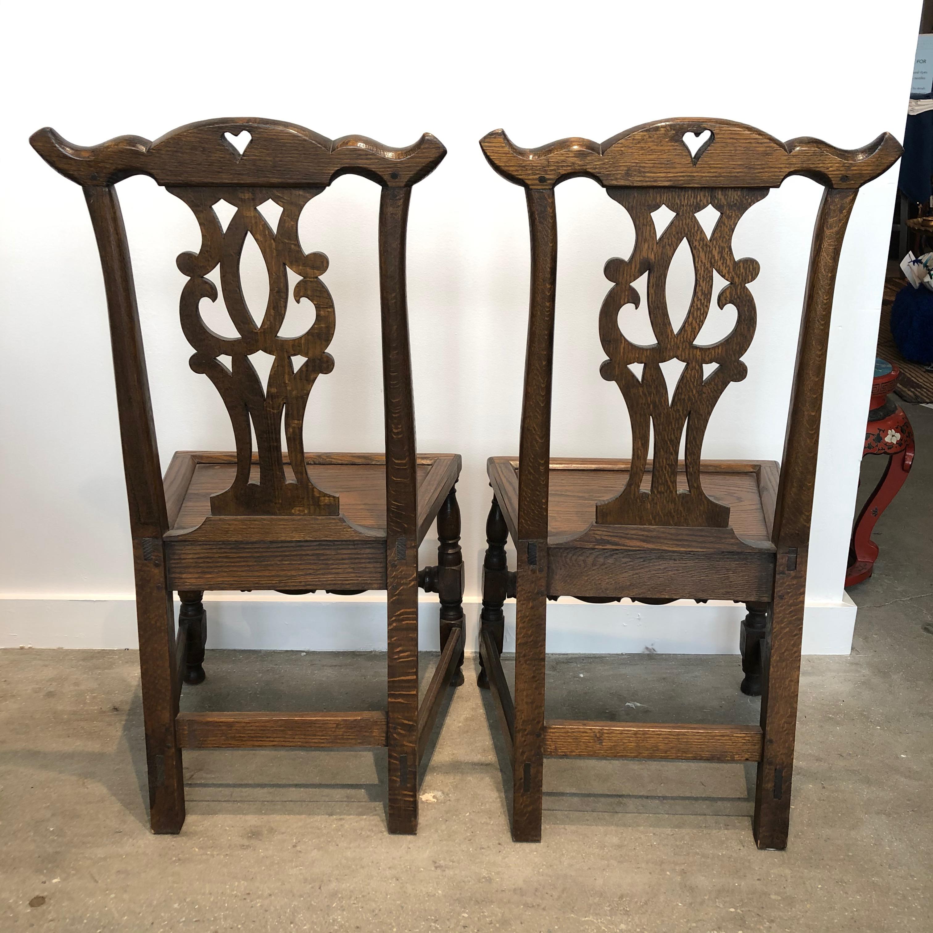 Set of Four English Bench-Made Chippendale Plank Seat Elm Chairs For Sale 3