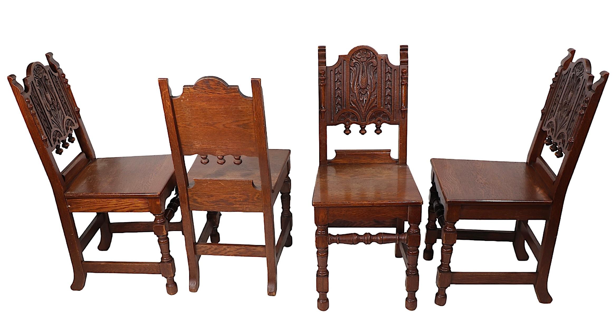 Vier englische Cafe-Stühle aus geschnitzter Eiche im Jacobean-Stil aus den 1920er Jahren (Jakobinisch) im Angebot