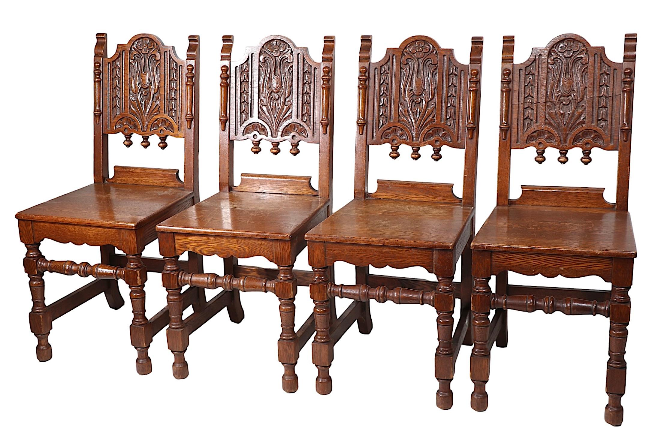 Vier englische Cafe-Stühle aus geschnitzter Eiche im Jacobean-Stil aus den 1920er Jahren (Britisch) im Angebot