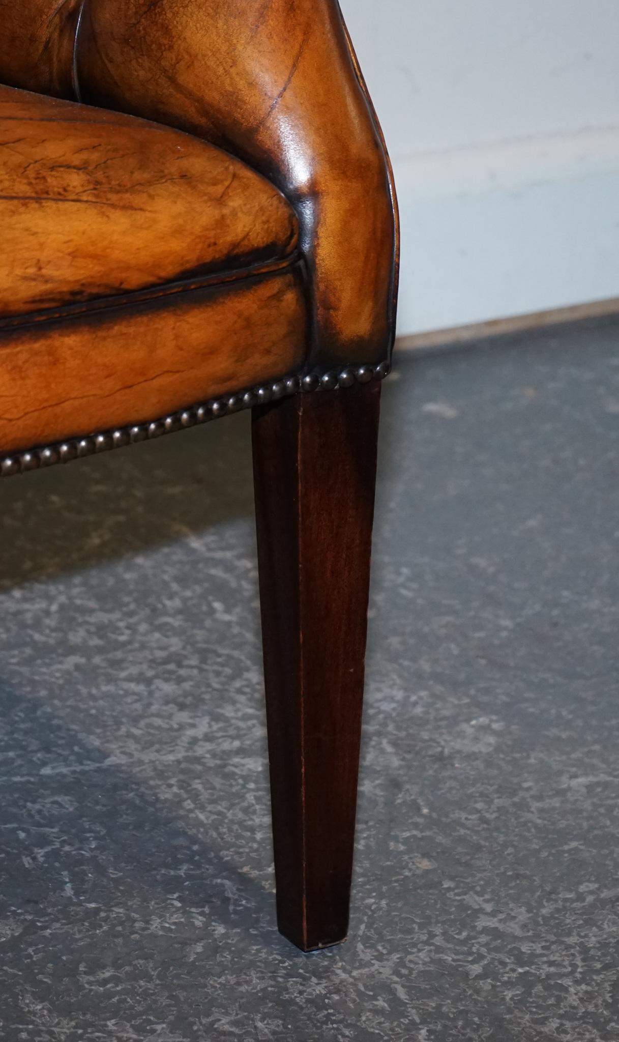 SET DI QUATTRO SEDIE DA UFFICIO IN PELLE INGLESE CHESTERFIELD TINTA A MANO in vendita 6