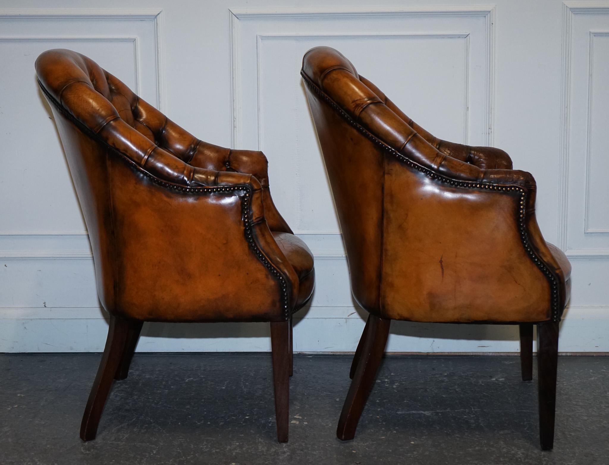 SET DI QUATTRO SEDIE DA UFFICIO IN PELLE INGLESE CHESTERFIELD TINTA A MANO in vendita 8