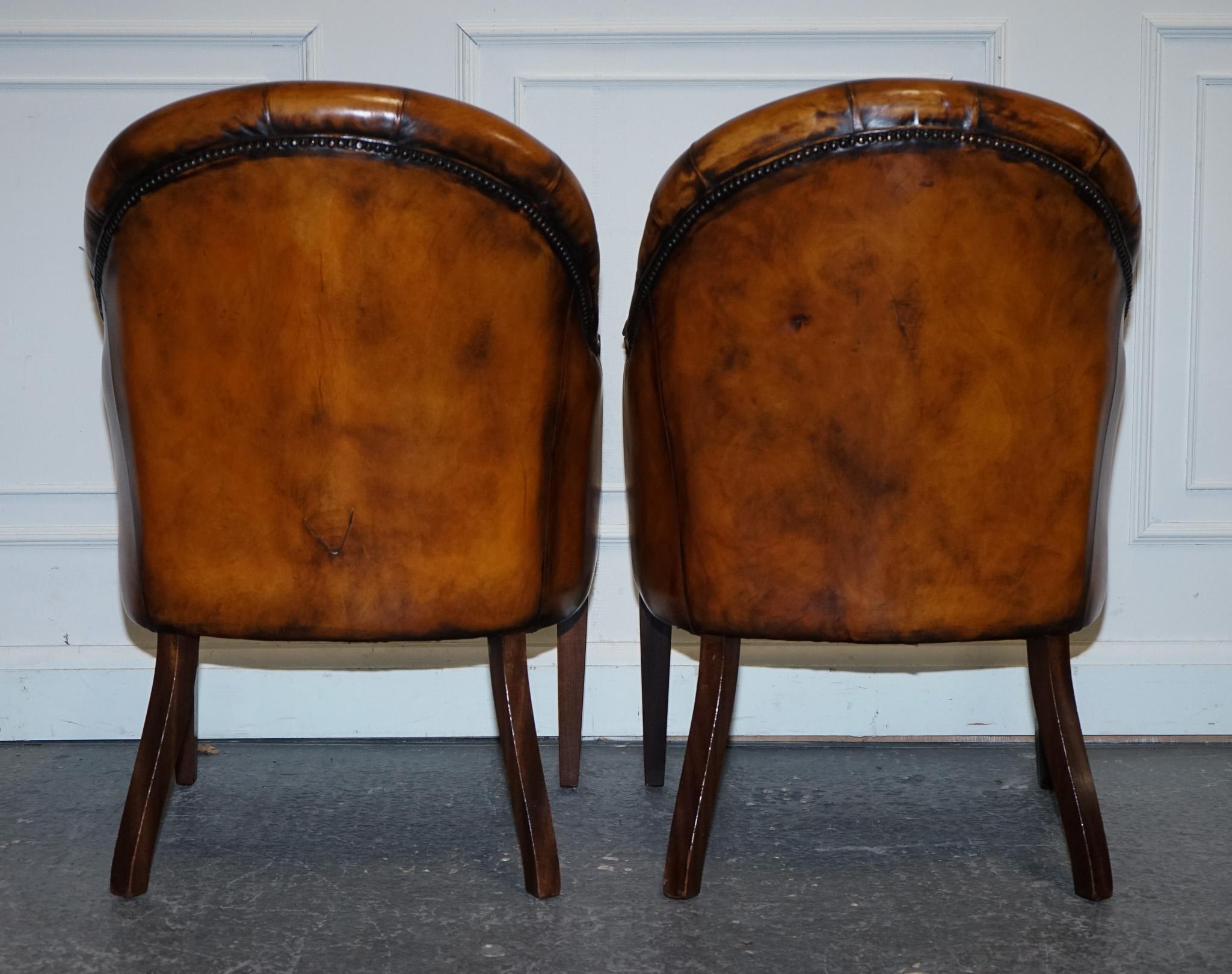 SET DI QUATTRO SEDIE DA UFFICIO IN PELLE INGLESE CHESTERFIELD TINTA A MANO in vendita 9