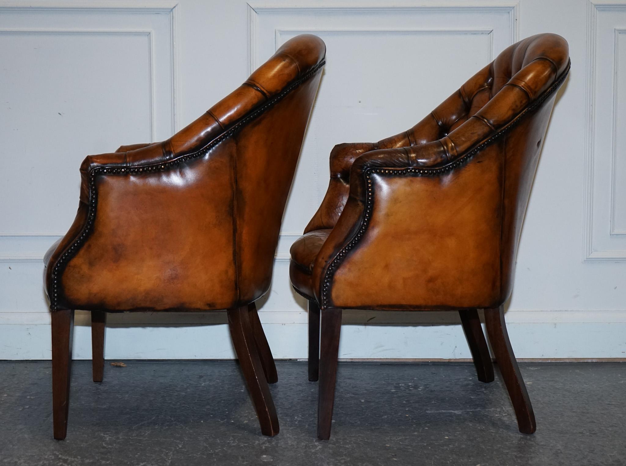 SET DI QUATTRO SEDIE DA UFFICIO IN PELLE INGLESE CHESTERFIELD TINTA A MANO in vendita 10