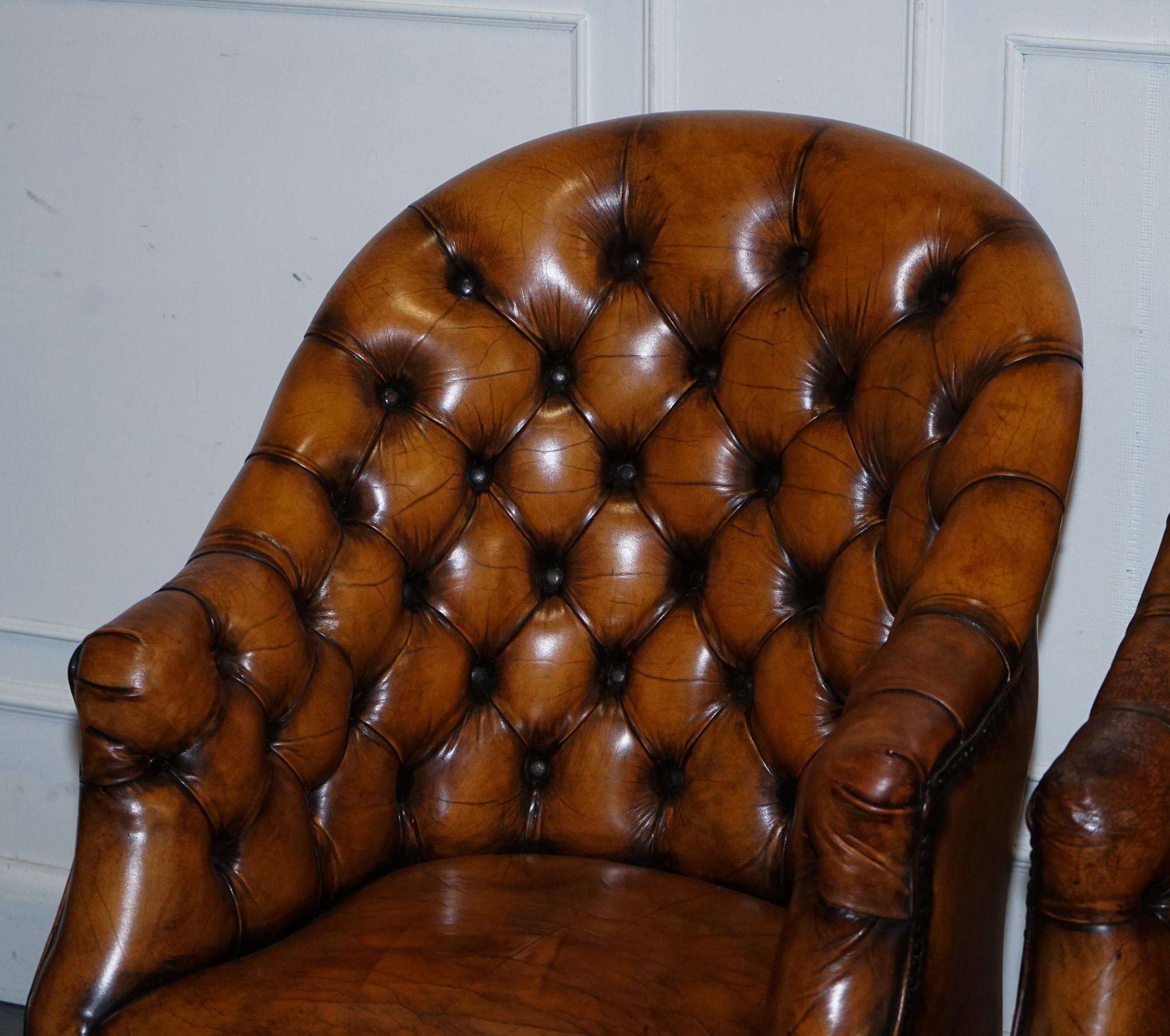 XX secolo SET DI QUATTRO SEDIE DA UFFICIO IN PELLE INGLESE CHESTERFIELD TINTA A MANO in vendita