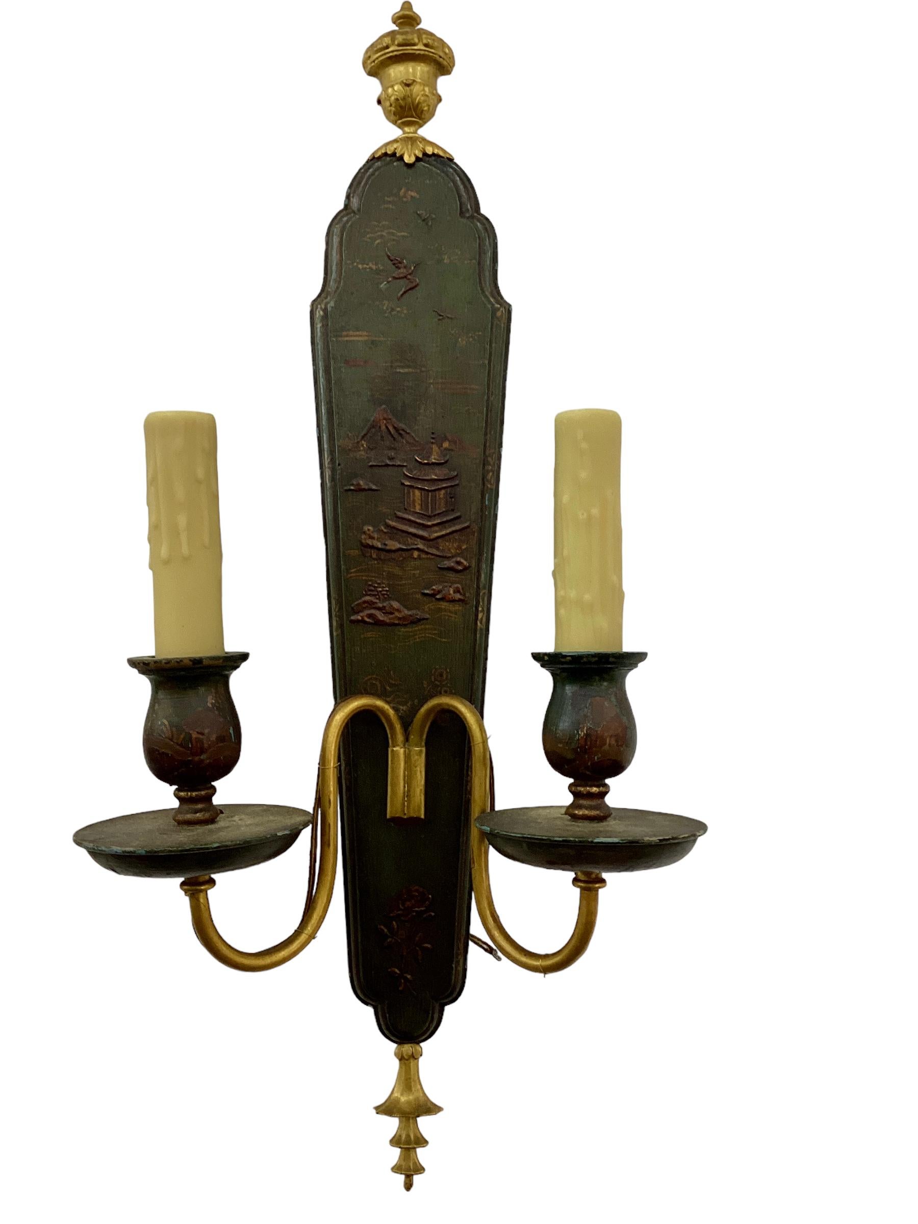 Set of Four English Chinoiserie Decorated Wall Sconces with Gilt Fittings In Good Condition For Sale In Chapel Hill, NC