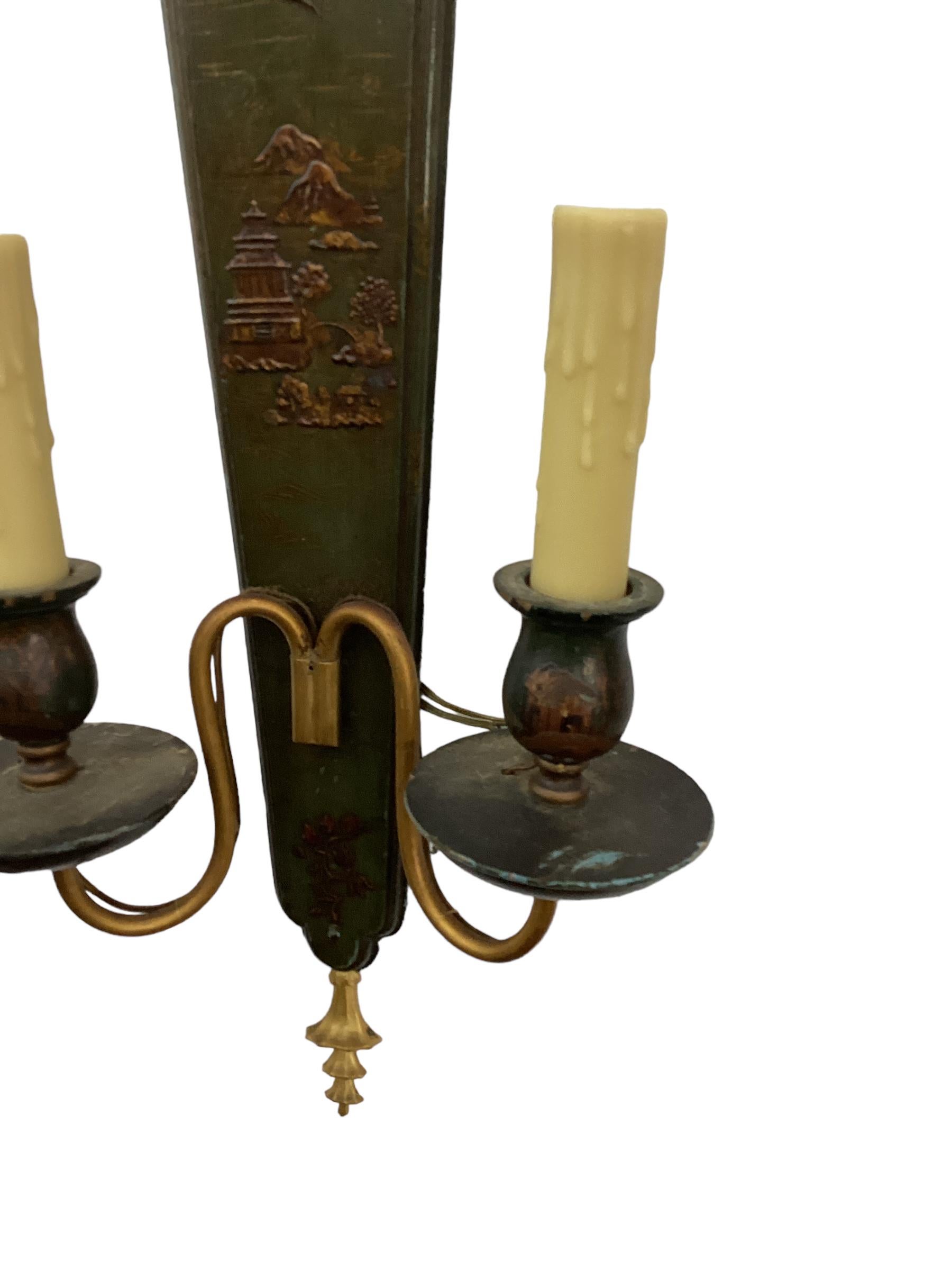 Giltwood Set of Four English Chinoiserie Decorated Wall Sconces with Gilt Fittings For Sale
