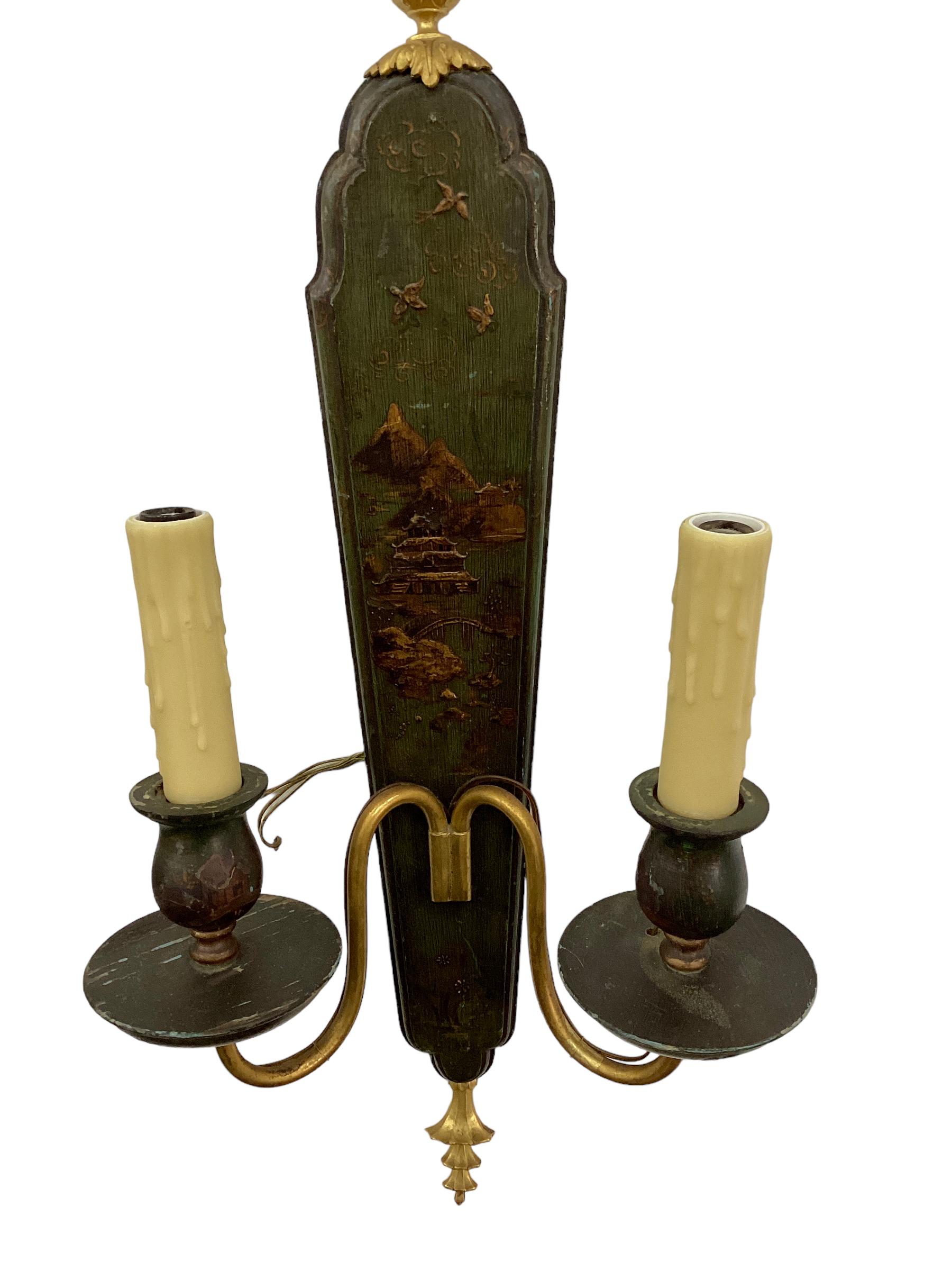 Set of Four English Chinoiserie Decorated Wall Sconces with Gilt Fittings For Sale 4