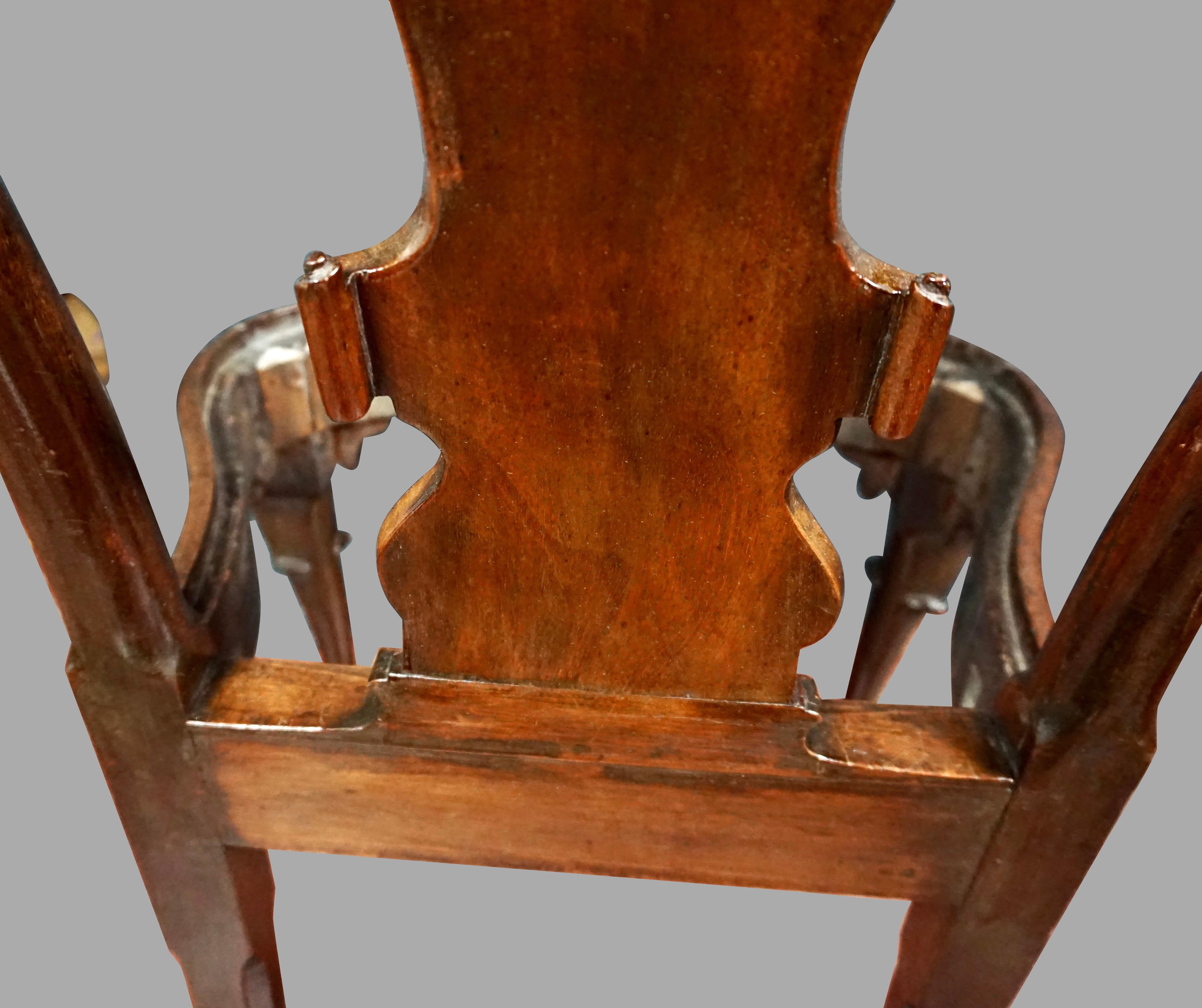 Set of Four English George II Period Walnut Side Chairs with Shelled Carved Legs For Sale 9