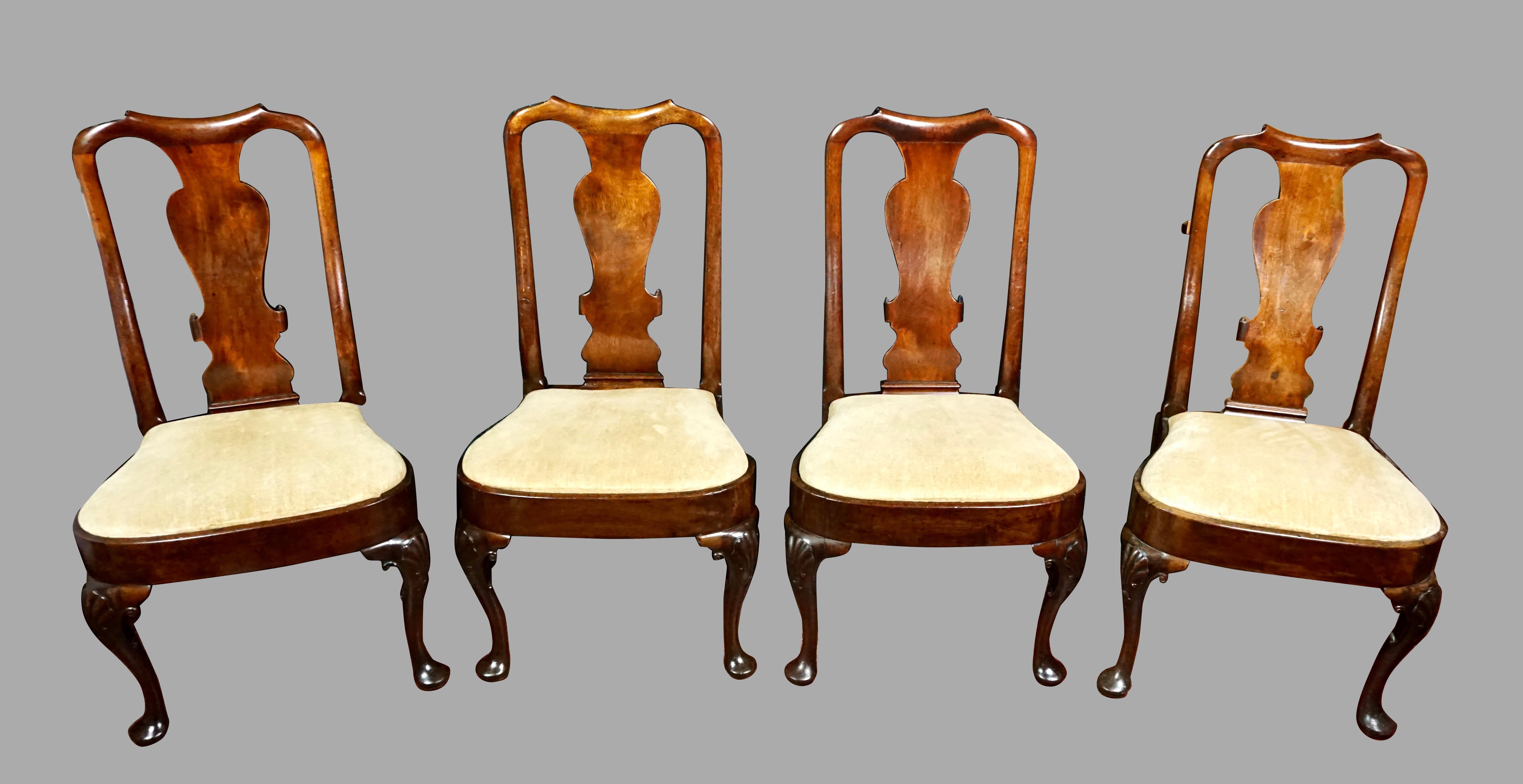 Set of Four English George II Period Walnut Side Chairs with Shelled Carved Legs For Sale 12