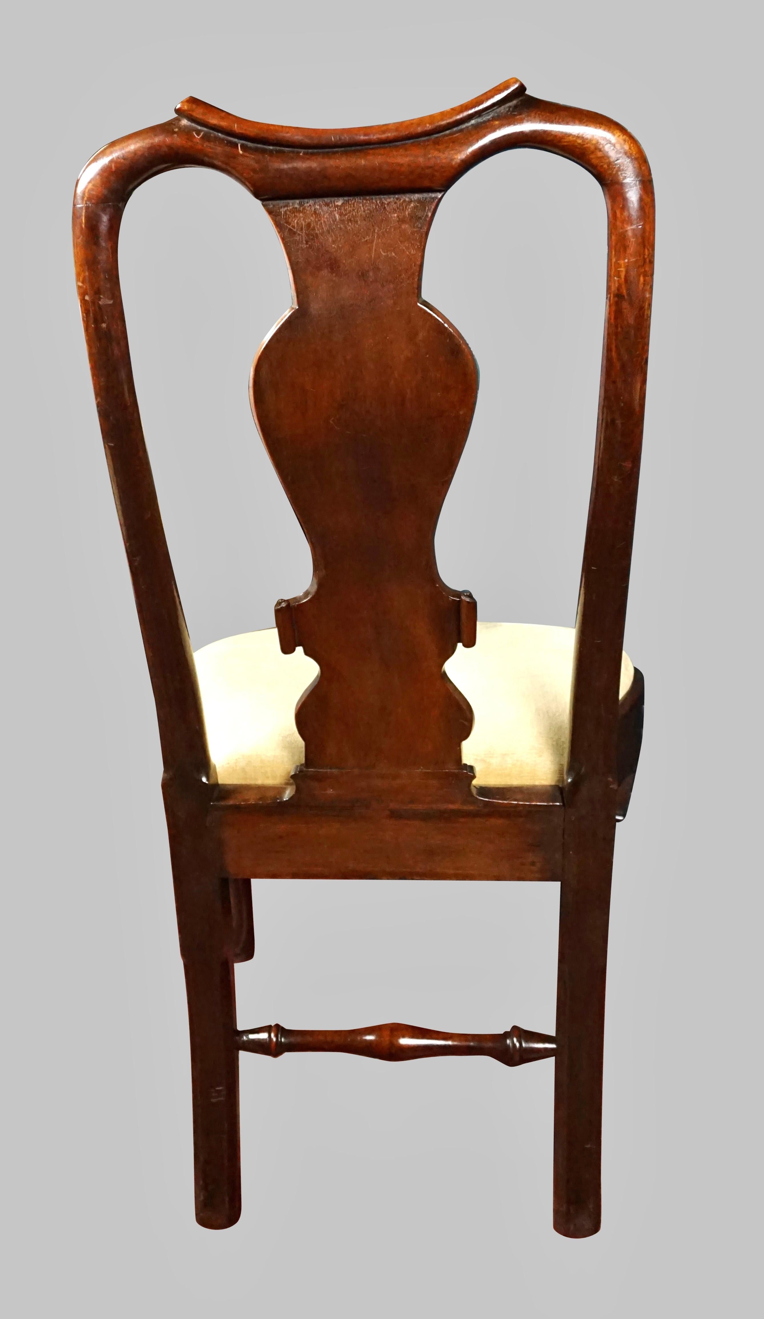 Set of Four English George II Period Walnut Side Chairs with Shelled Carved Legs For Sale 3