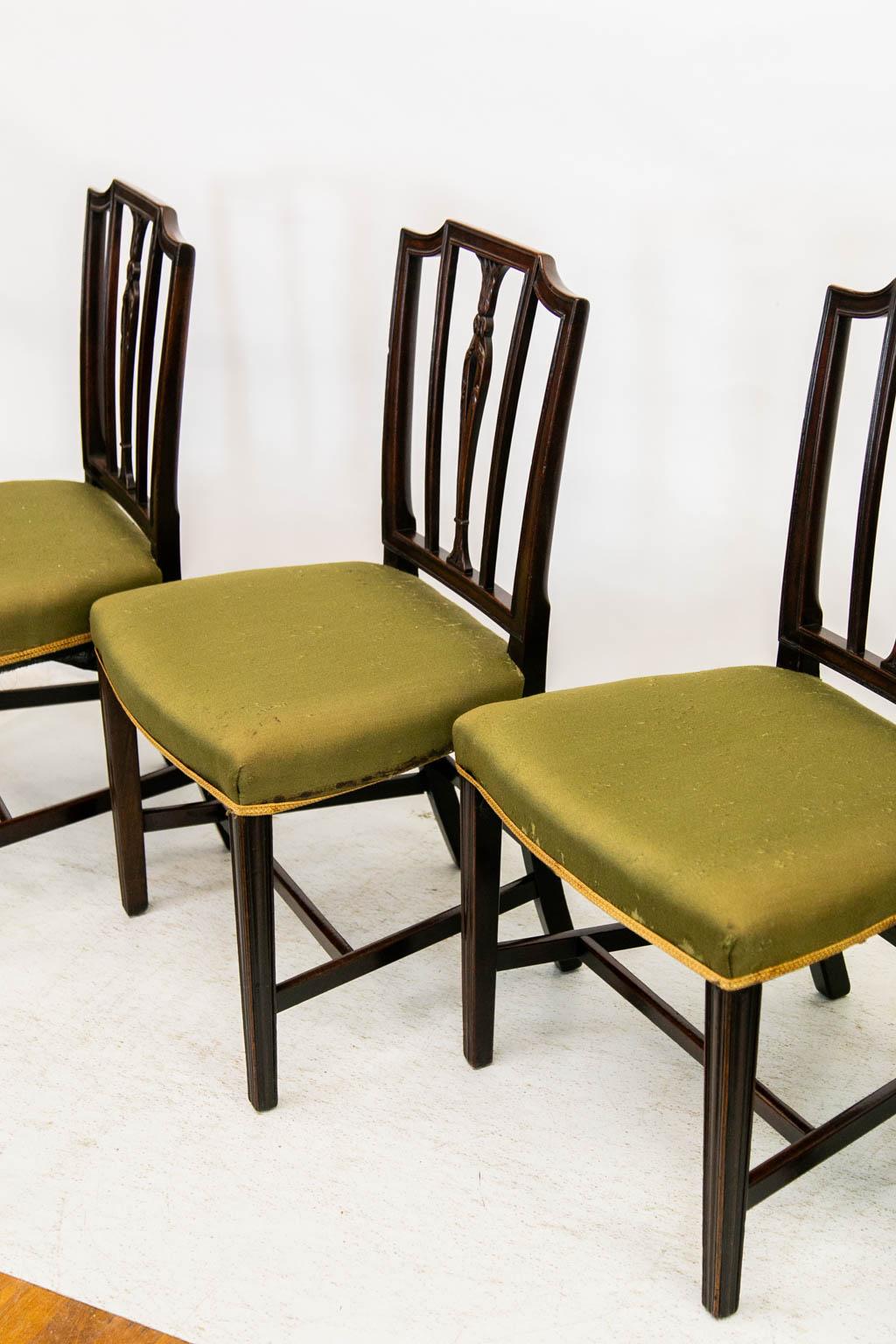 Ensemble de quatre chaises anglaises Hepplewhite en vente 1
