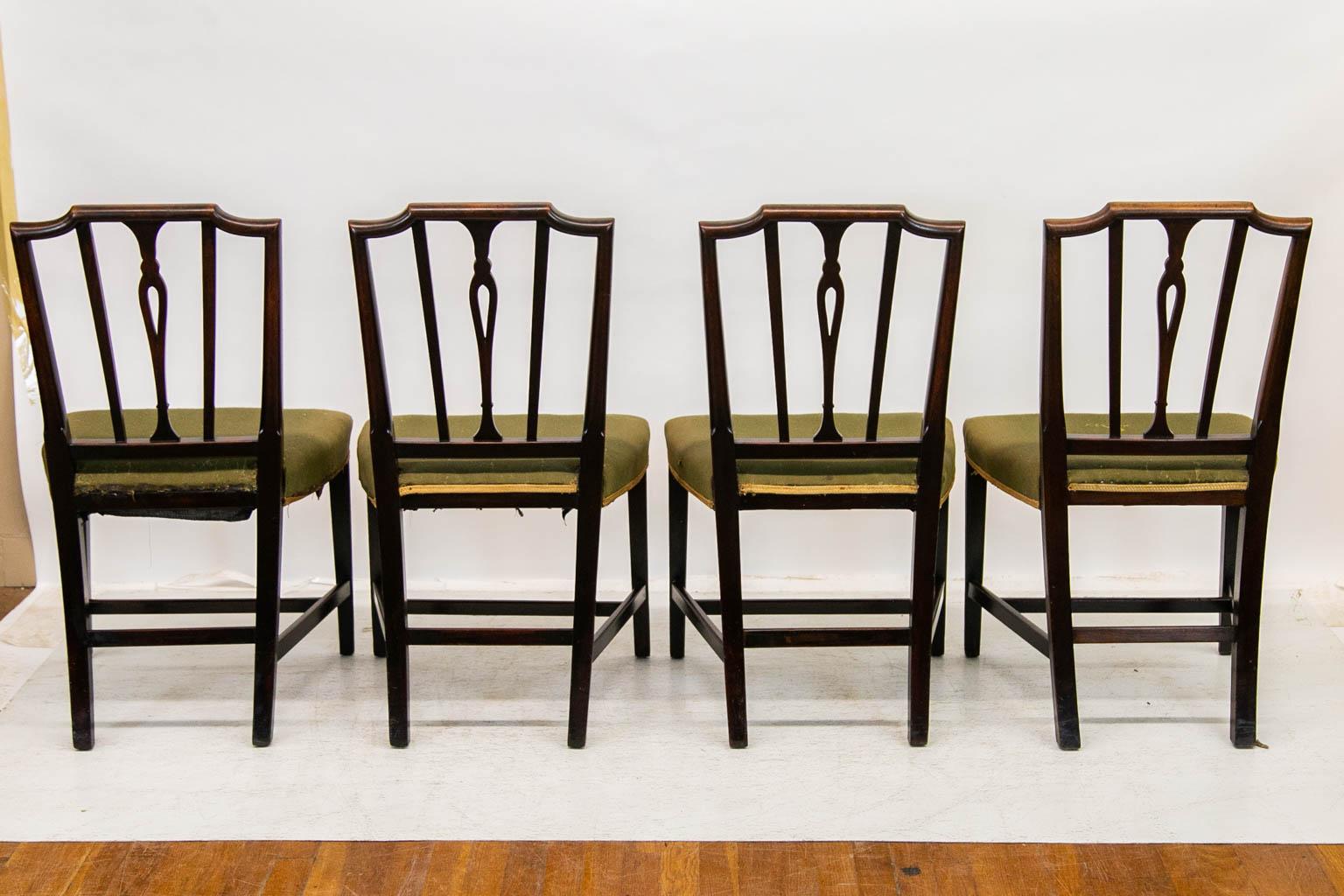 Ensemble de quatre chaises anglaises Hepplewhite en vente 2