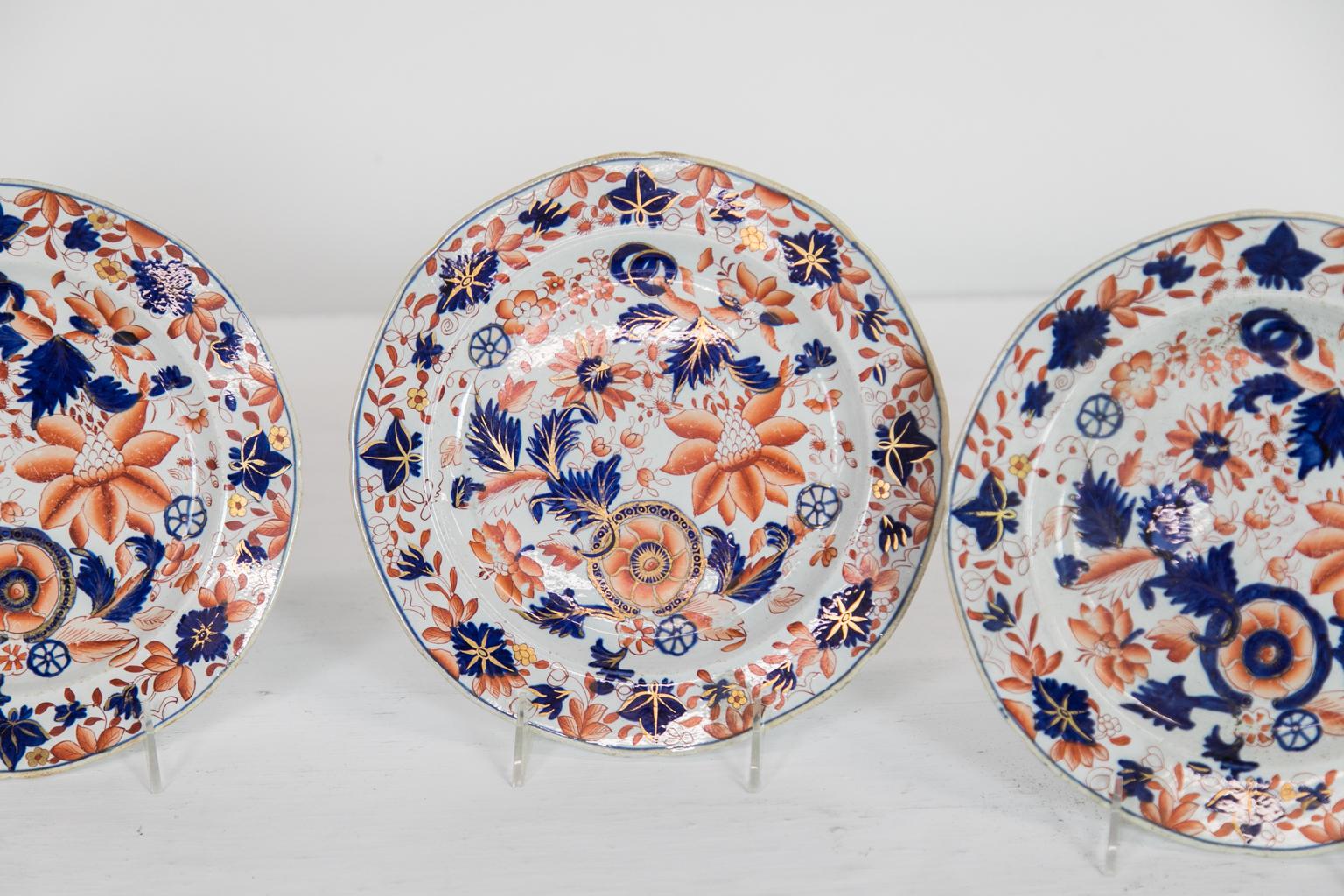 Set of Four English Ironstone Plates In Good Condition For Sale In Wilson, NC