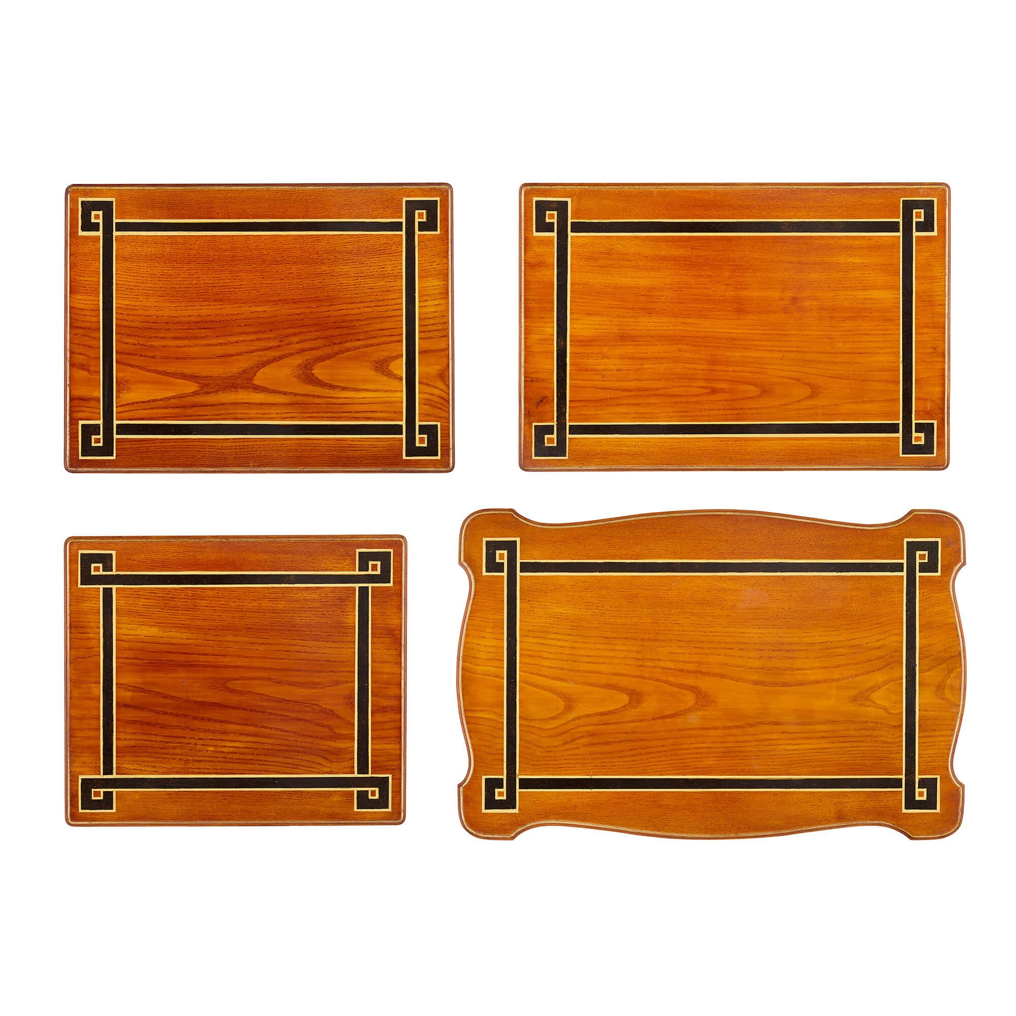 Satz von vier englischen Beistelltischen mit Intarsien aus ebonisiertem Holz im Zustand „Gut“ im Angebot in London, GB