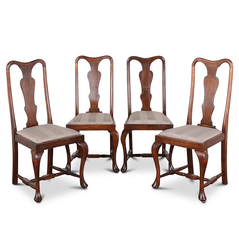 Set of Four English Queen Anne Dining Chairs In Good Condition In Vancouver, British Columbia