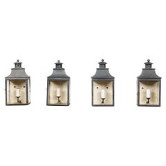 Set di quattro lanterne a parete inglesi di fine secolo a luce singola in rame