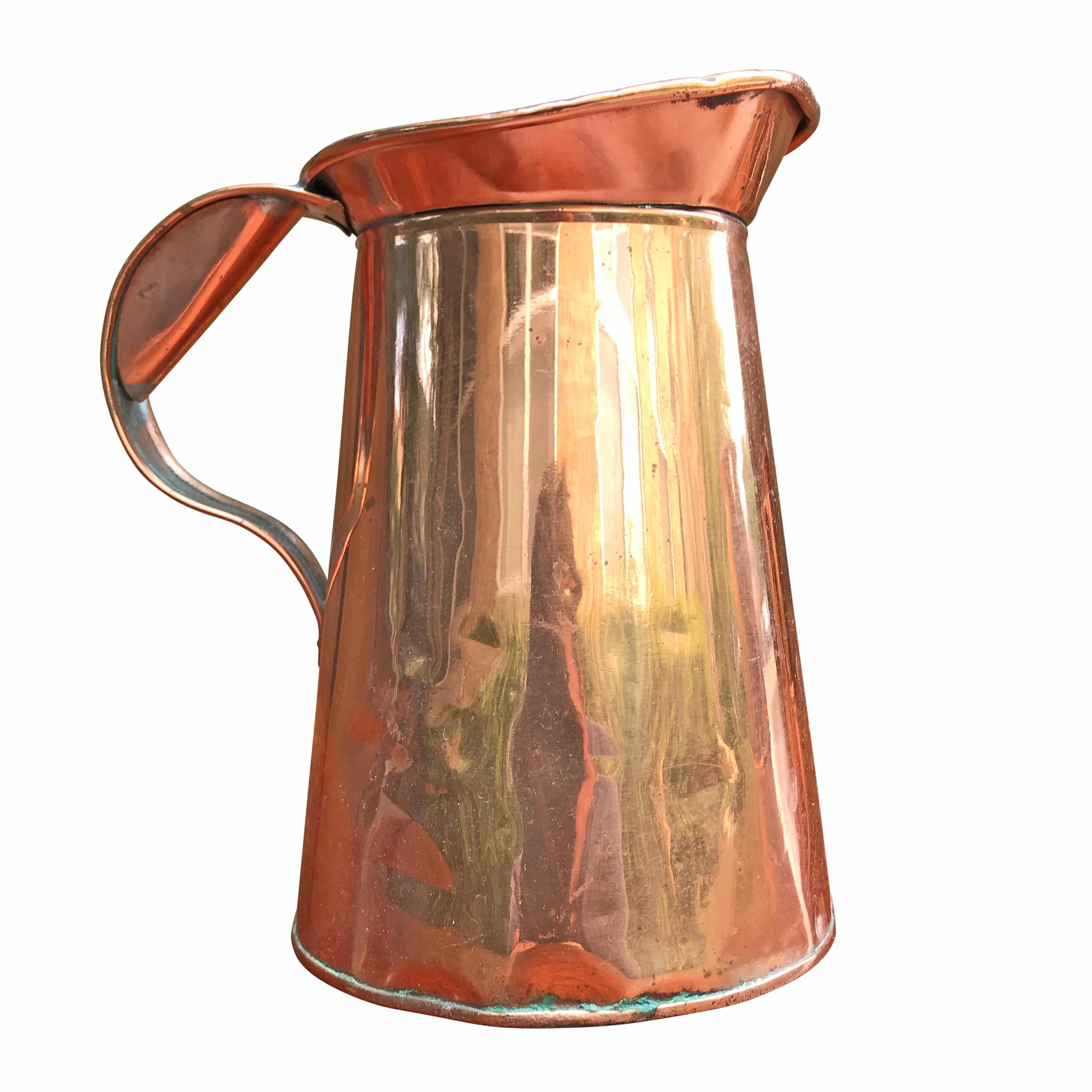 Set of Four English Victorian Period Copper Pitchers In Fair Condition In Chicago, IL