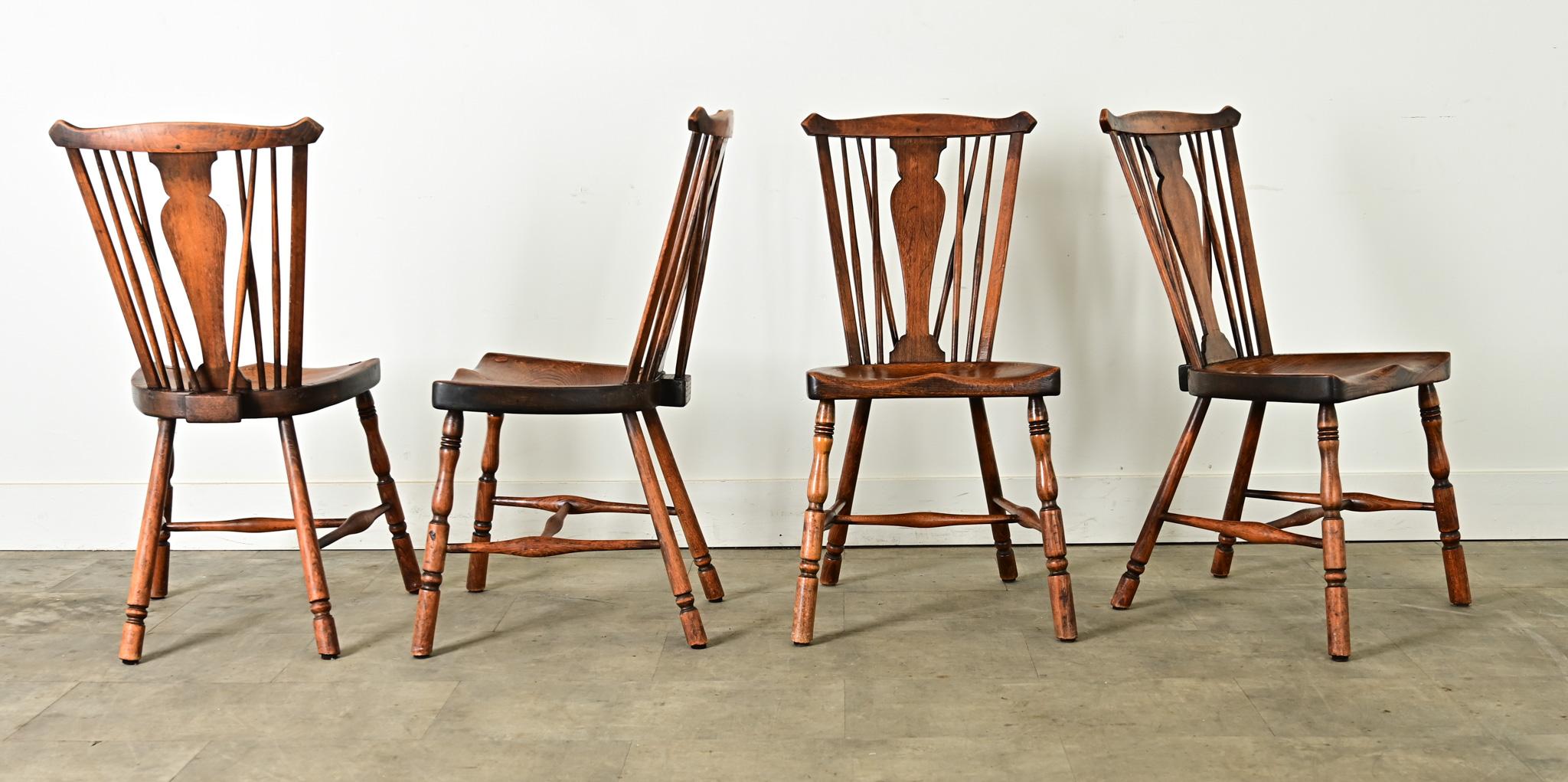 Quercia Set di quattro sedie Windsor inglesi in vendita