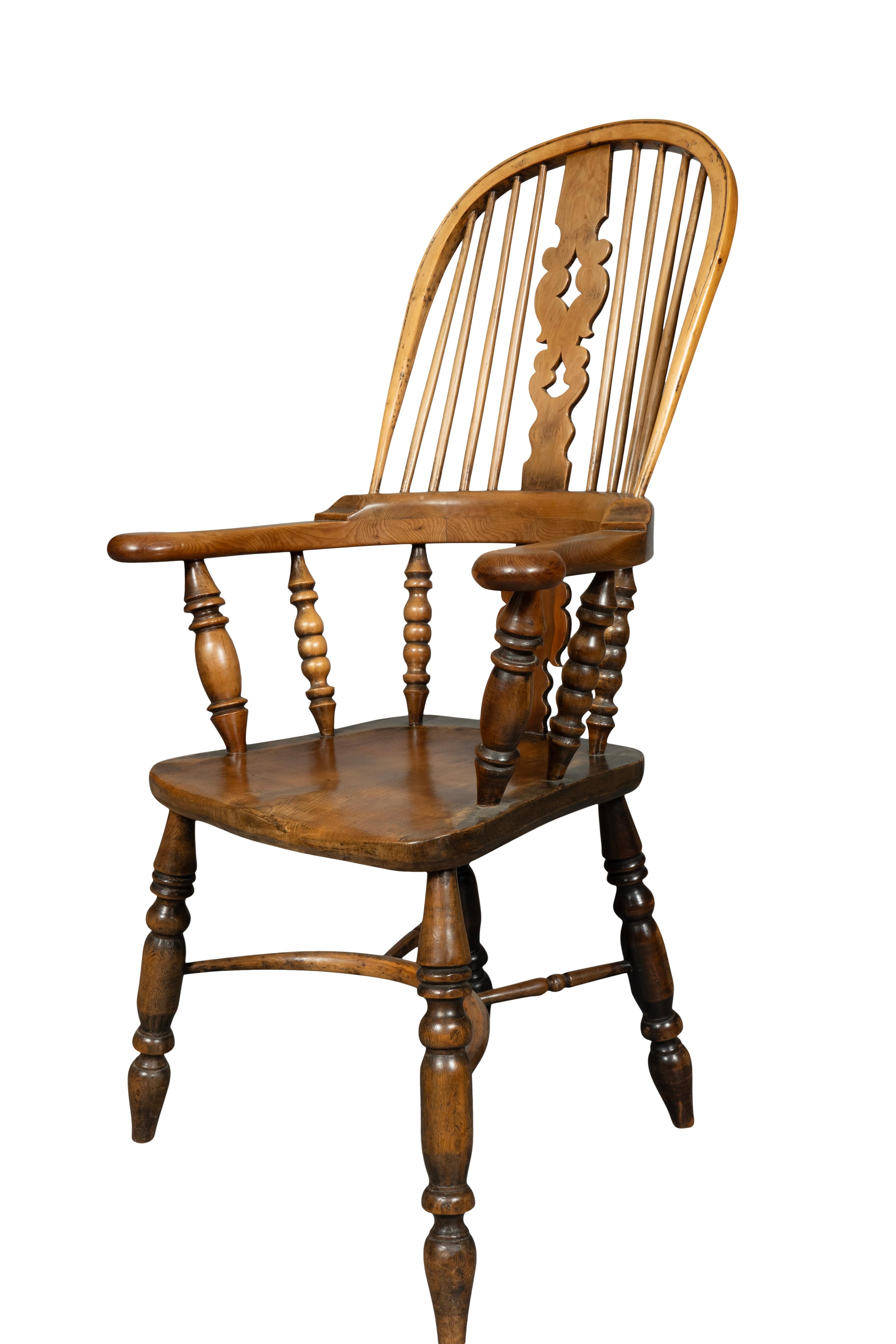 Satz von vier englischen Windsor-Sesseln aus Eibenholz im Angebot 1
