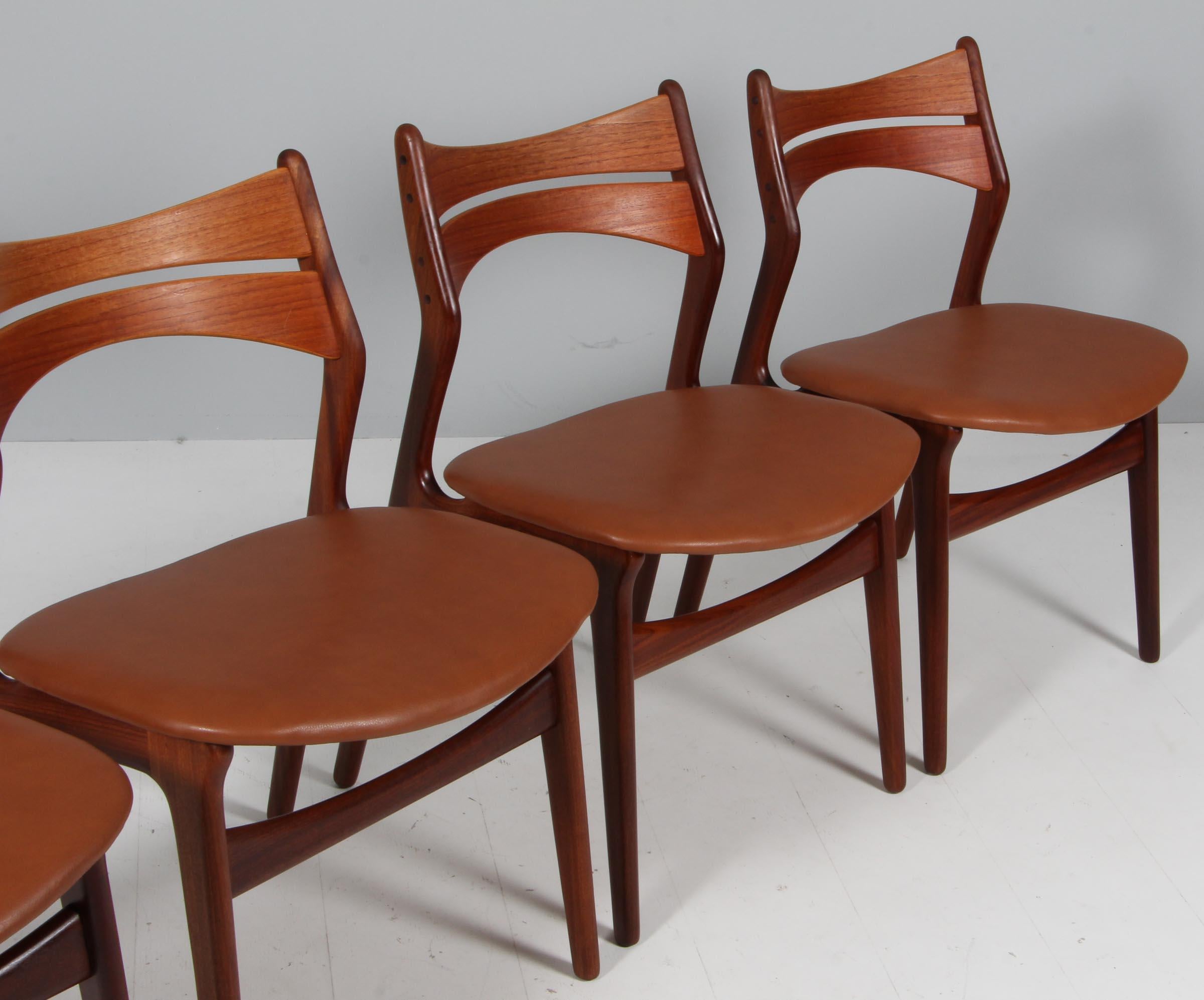 Scandinavian Modern Set of four Erik Buch Chairs For Sale
