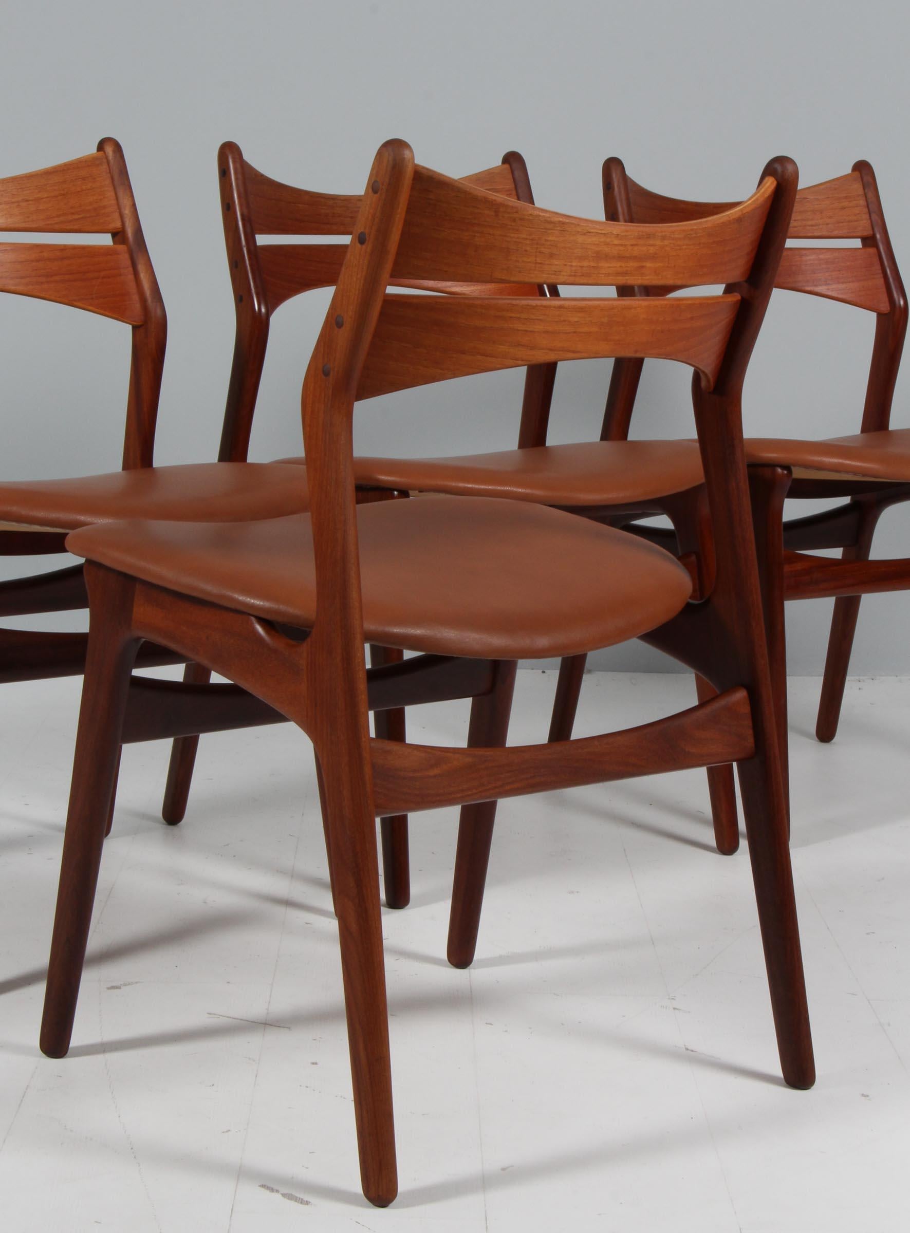 Set of four Erik Buch Chairs For Sale 2