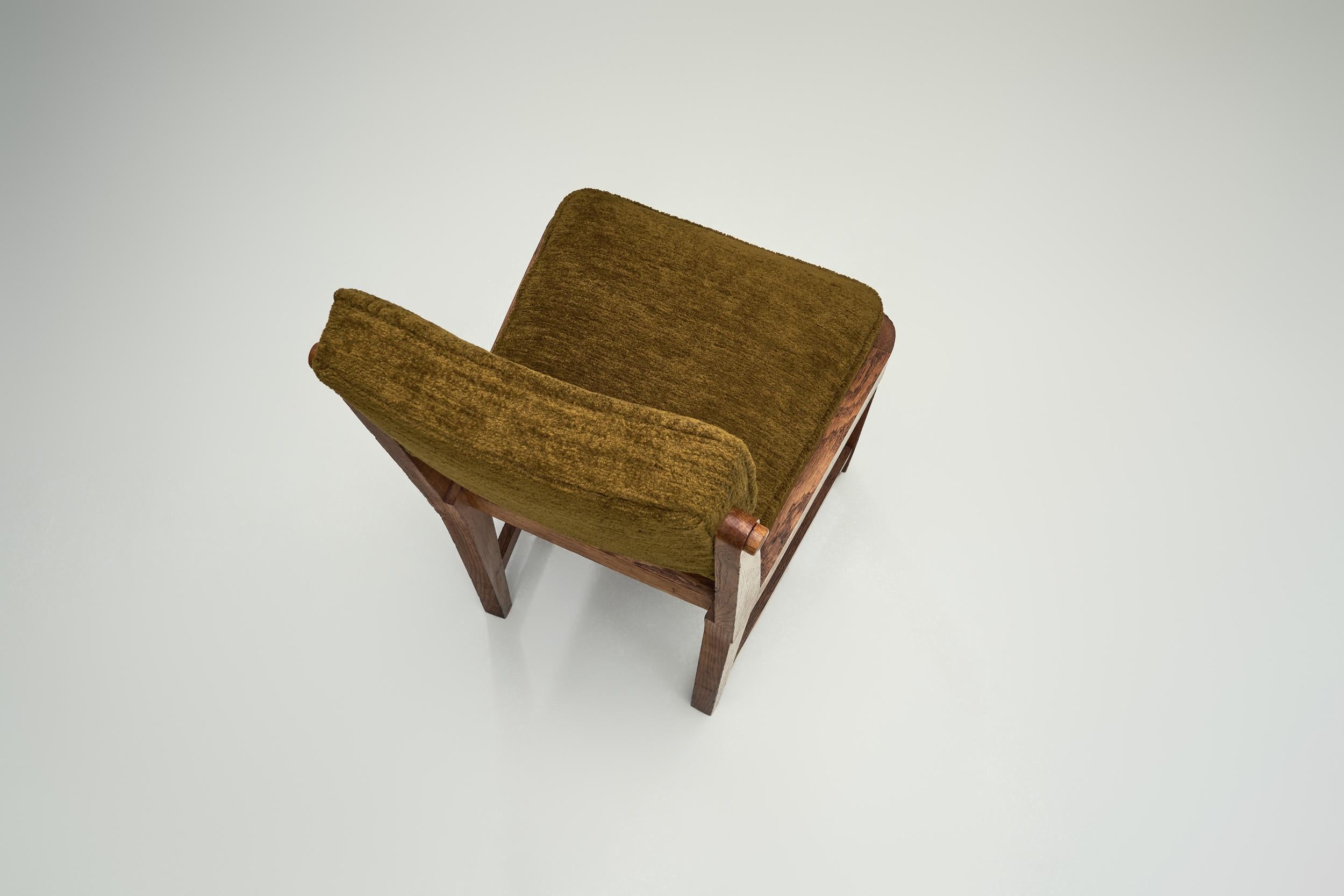 Set of Four European Upholstered Dining Chairs, Europe Mid-20th Century For Sale 5